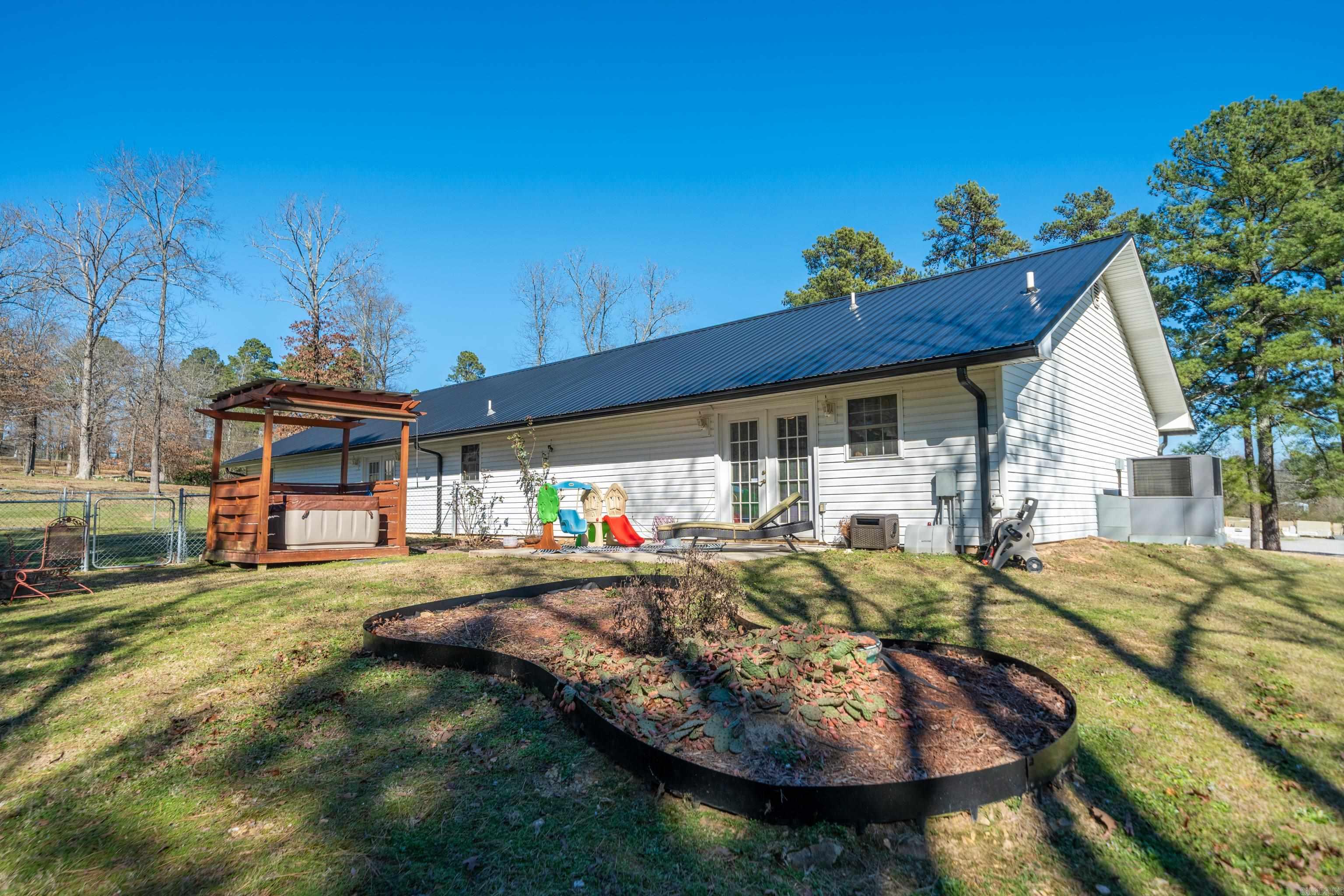 COMPADRE ESTATES - Residential