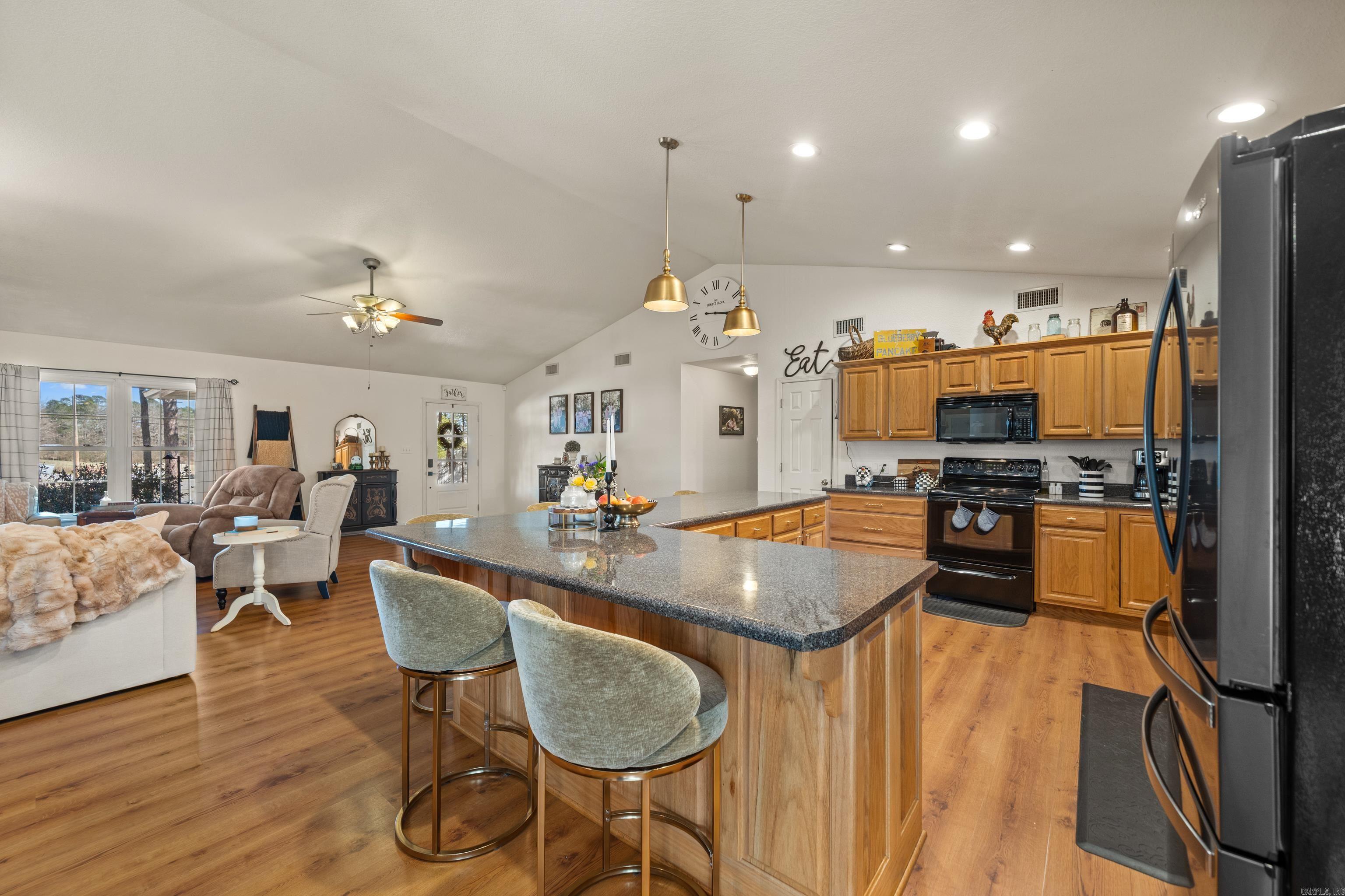 COMPADRE ESTATES - Residential