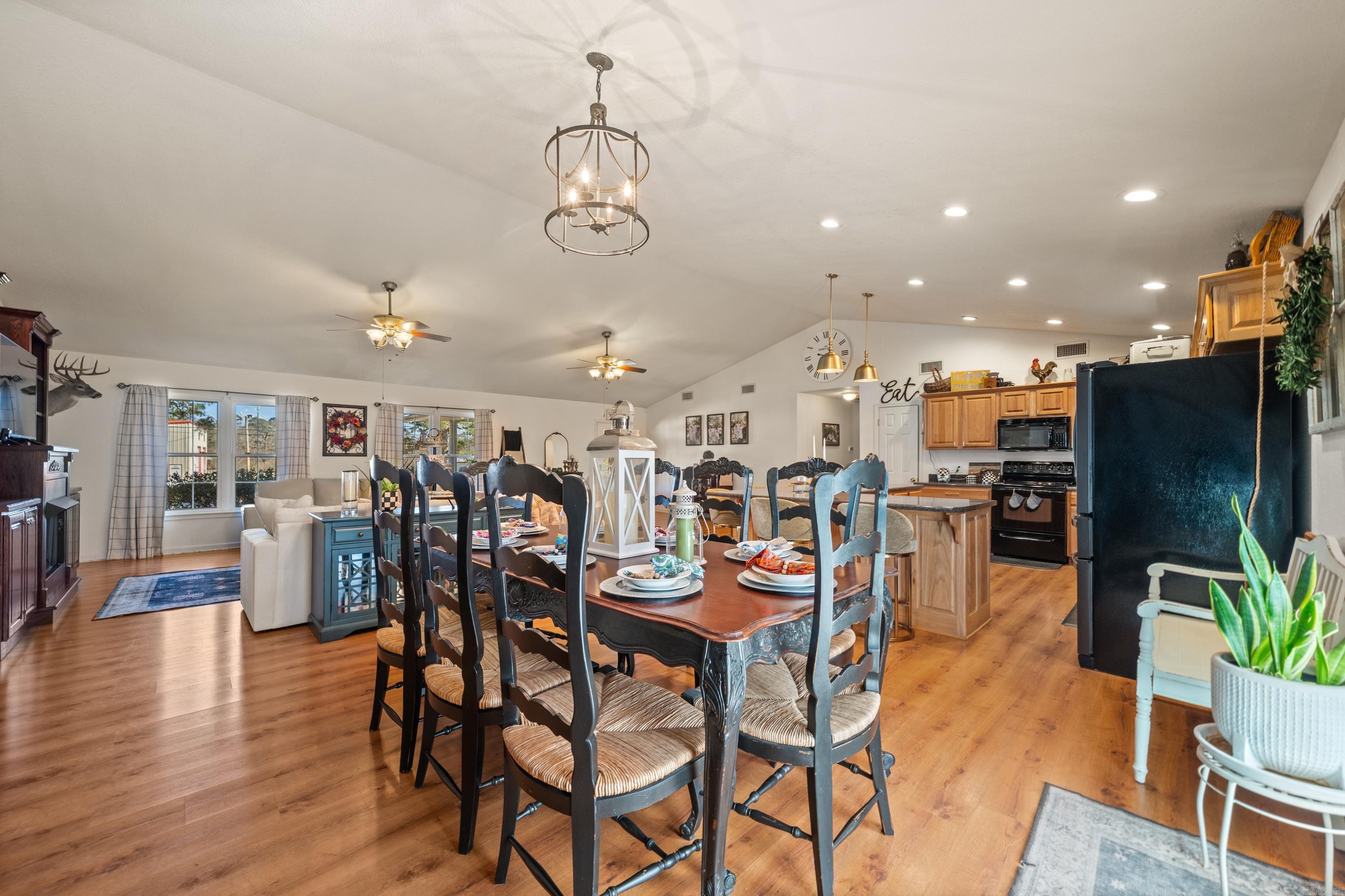 COMPADRE ESTATES - Residential