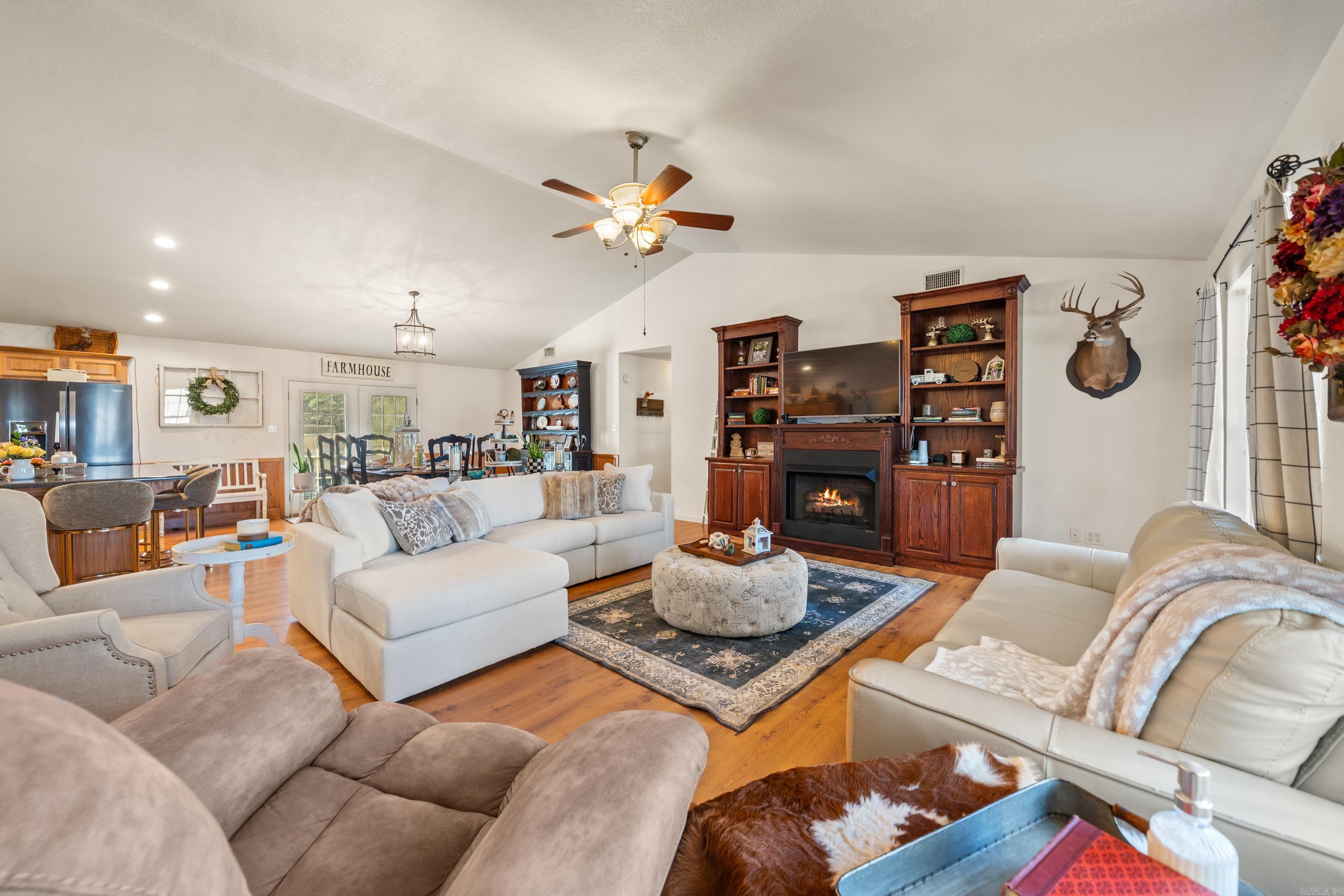 COMPADRE ESTATES - Residential