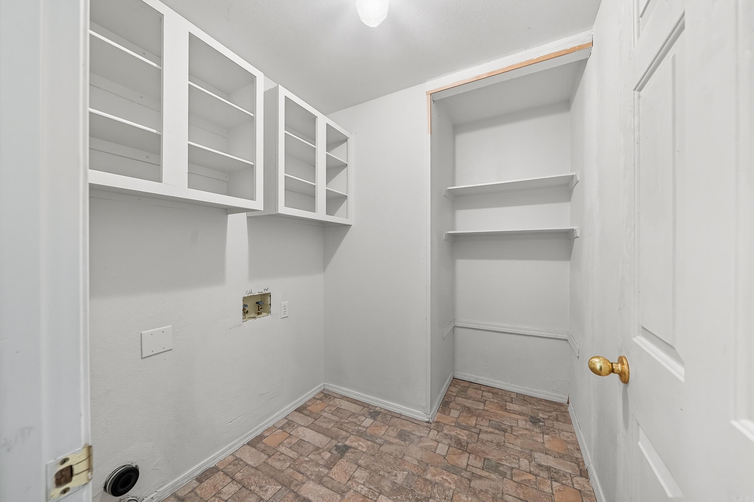 Mena - Residential