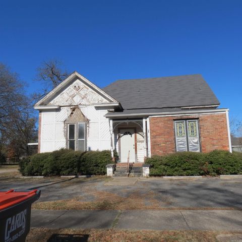 Photo of 909 W 5 Ave, Pine Bluff, AR 71601 (MLS # 25049017)
