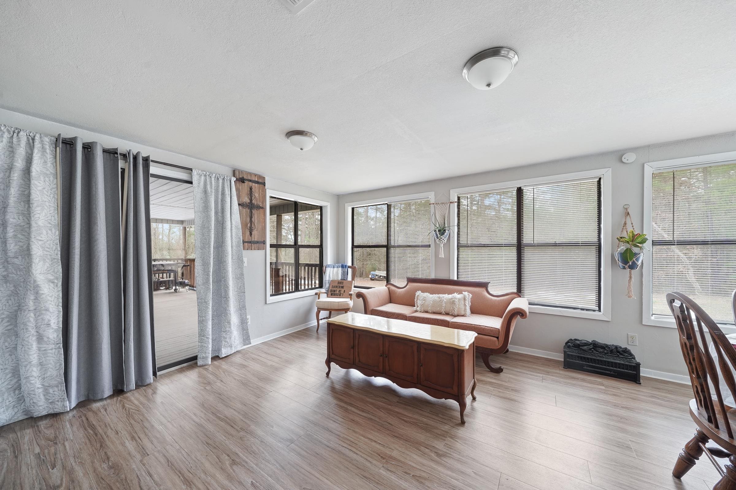 De Queen Lake - Residential