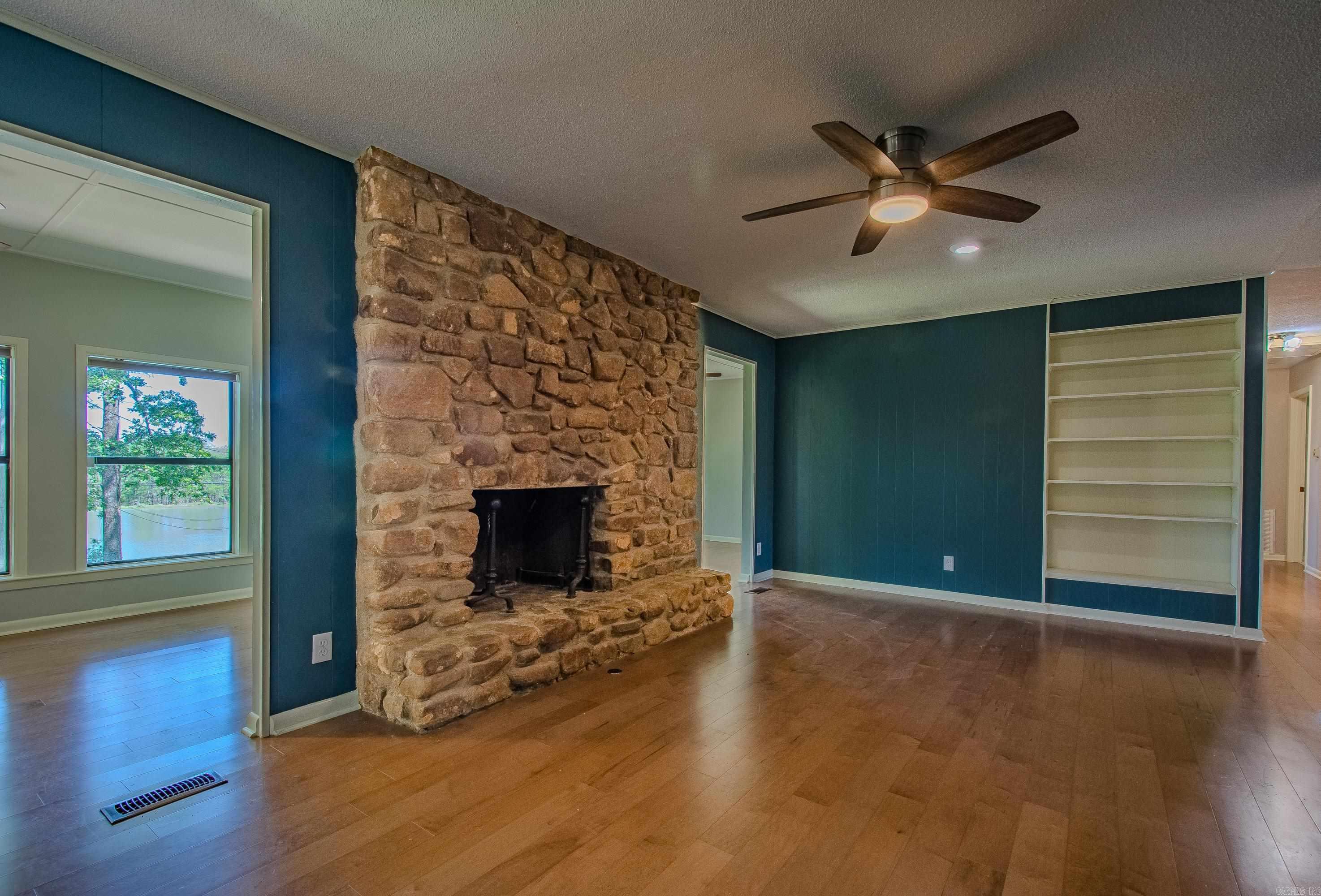 INDIANHEAD LAKES EST - Residential