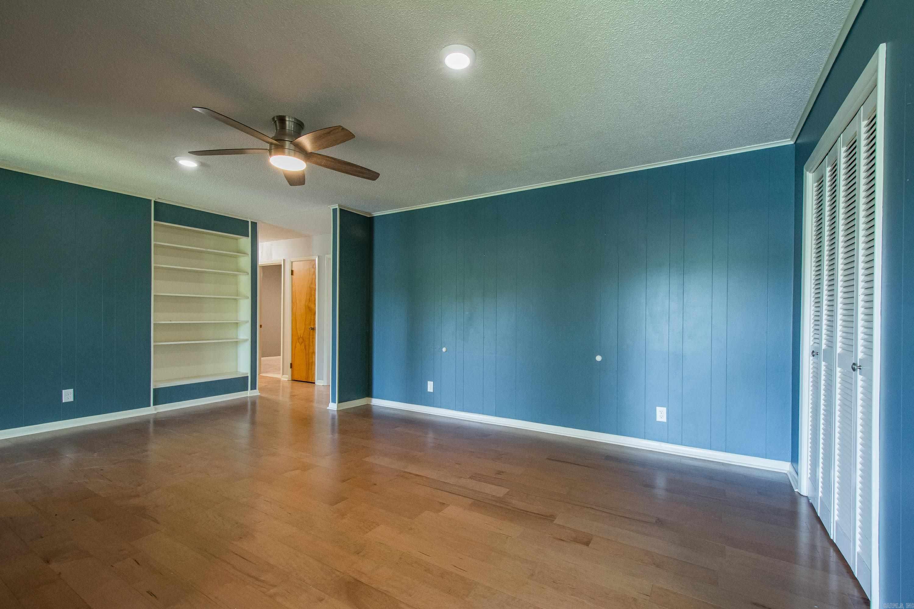 INDIANHEAD LAKES EST - Residential