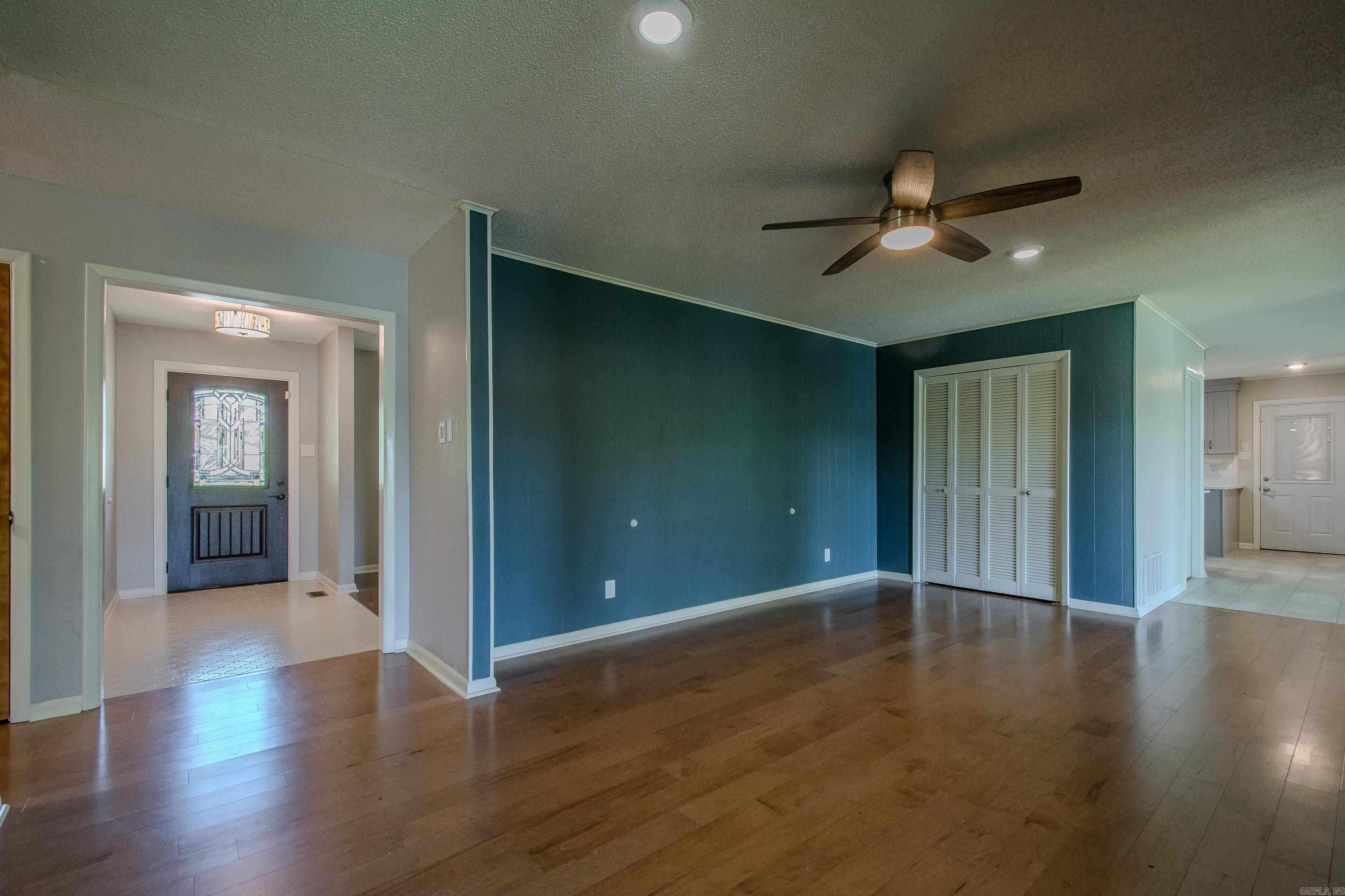 INDIANHEAD LAKES EST - Residential