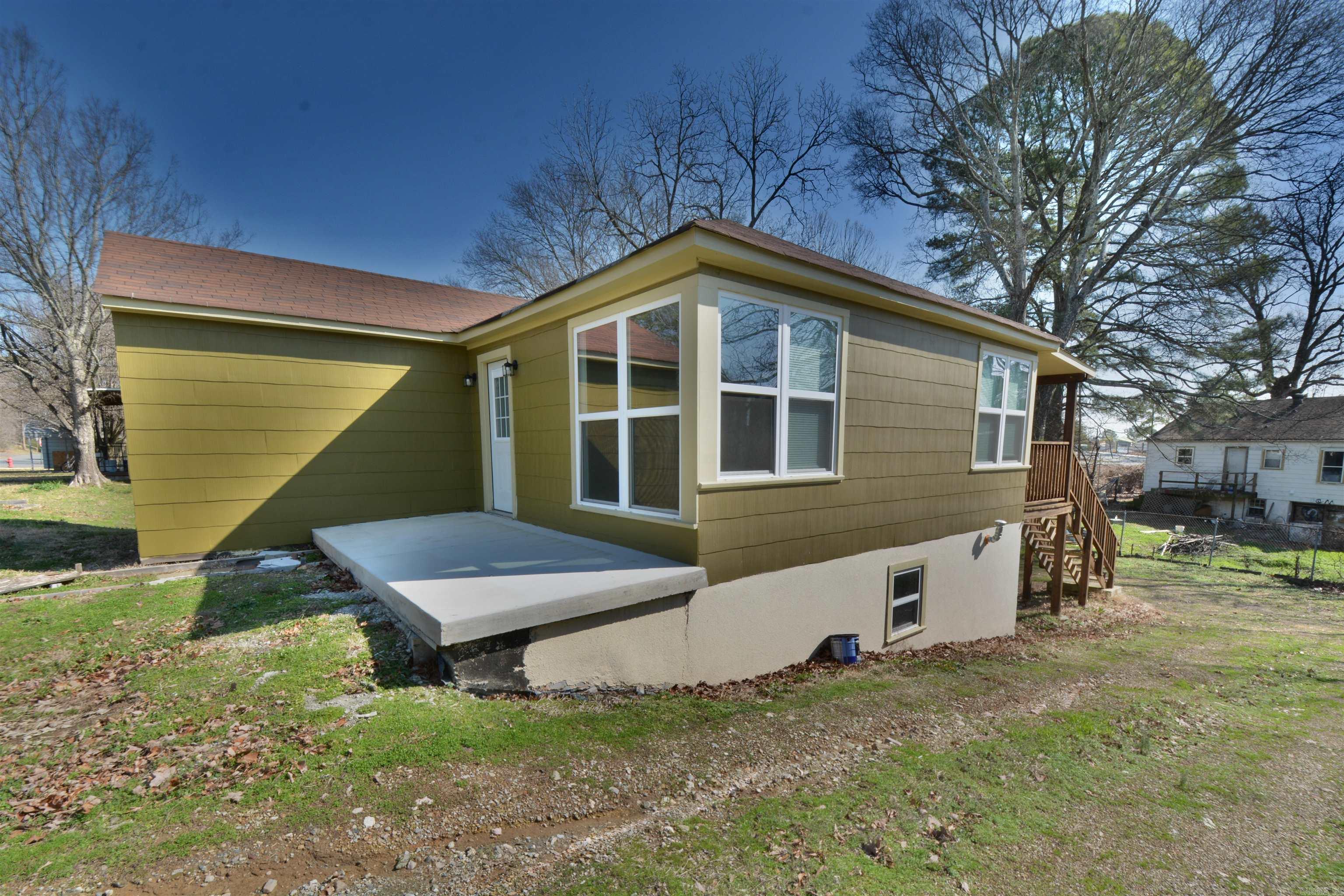 FRESHLY REMODELED HOME WITH NEW WINDOWS, STAINLESS STEEL KITCHEN APPLIANCES, TILED IN SHOWERS, FRESH PAINT, LED LIGHTING, HARDWOOD FLOORS, WITH LARGE BASEMENT AREA (850 SQ FT) DOUBLE DOORS OUT THE BACK.REAR DECK FOR ENTERTAINING & GRILLING.