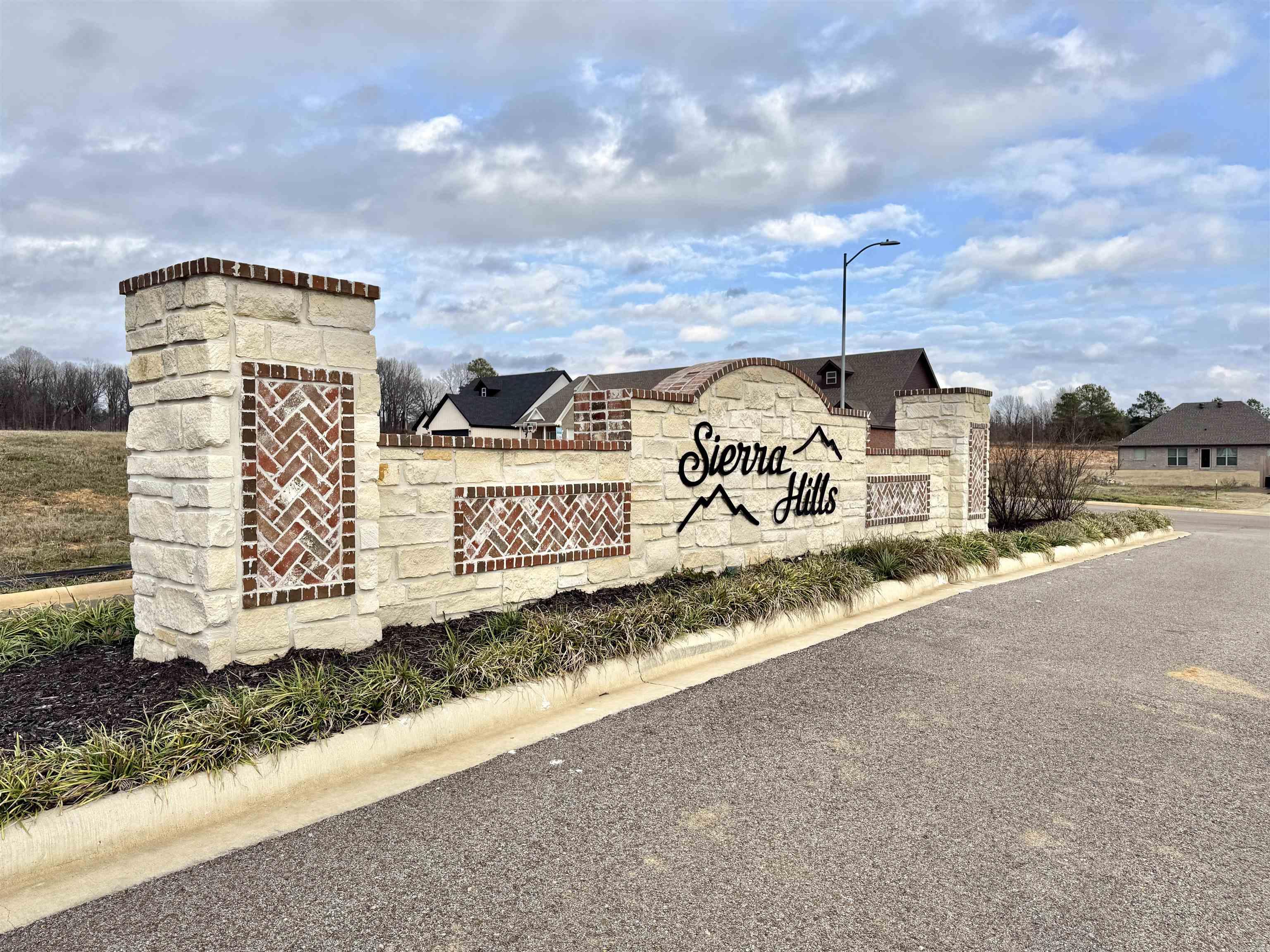 SIERRA HILLS - Land