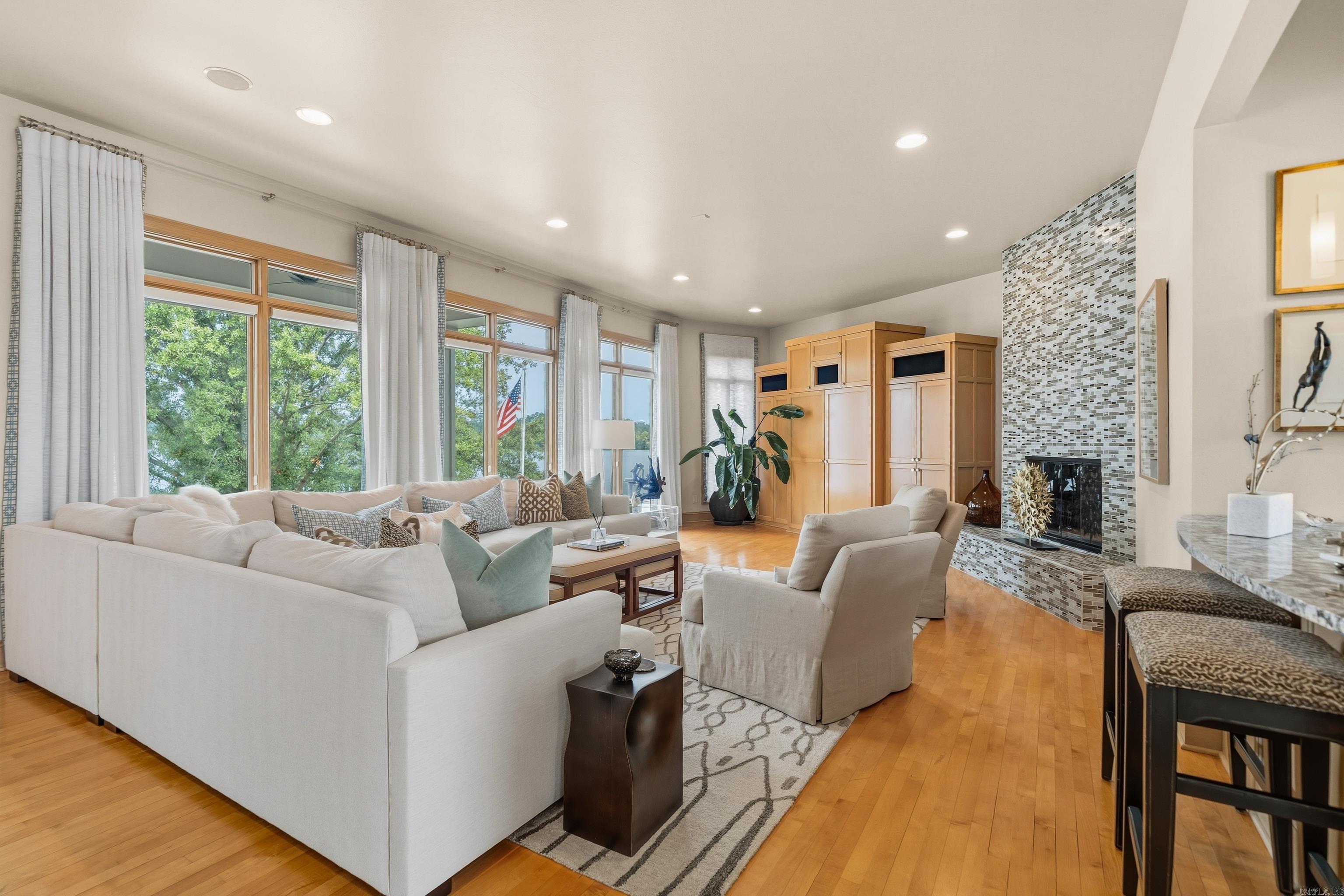 Long Island Point - Residential