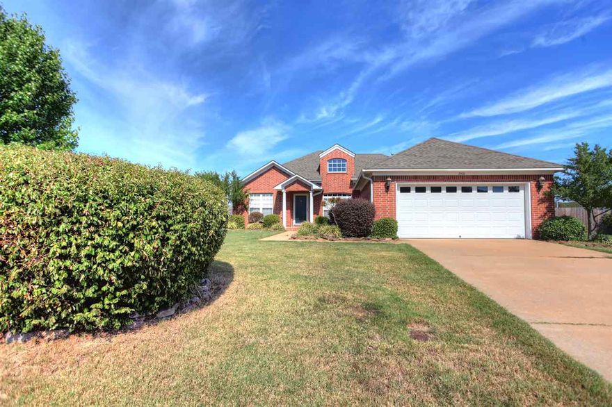 Beautiful 3 bedroom 2 bath house on large lot. This home is move in ready! Split floor plan with approximately 1500 sqft. This home has lots of little extras: granite counter tops, wet bar, separate dining area, and a wood burning fireplace in the backyard. Call today to schedule your tour.