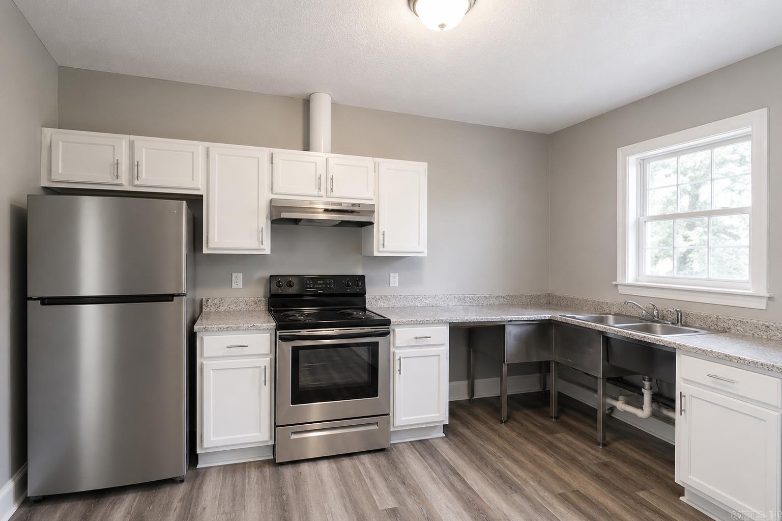 HOLTS INDUSTRIAL - Residential