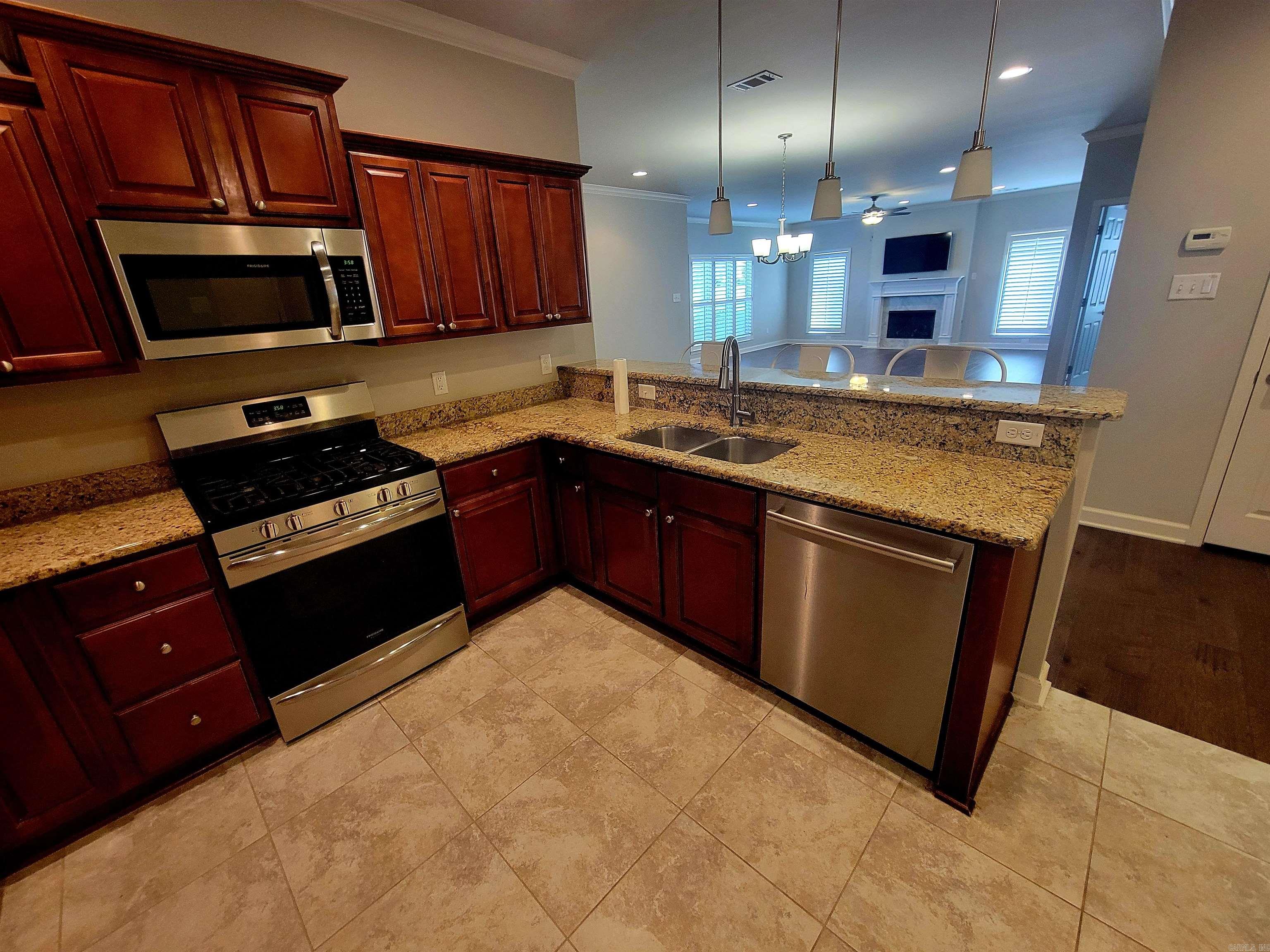 MOUNTAIN TERRACE ESTATES TOWNHOM - Residential