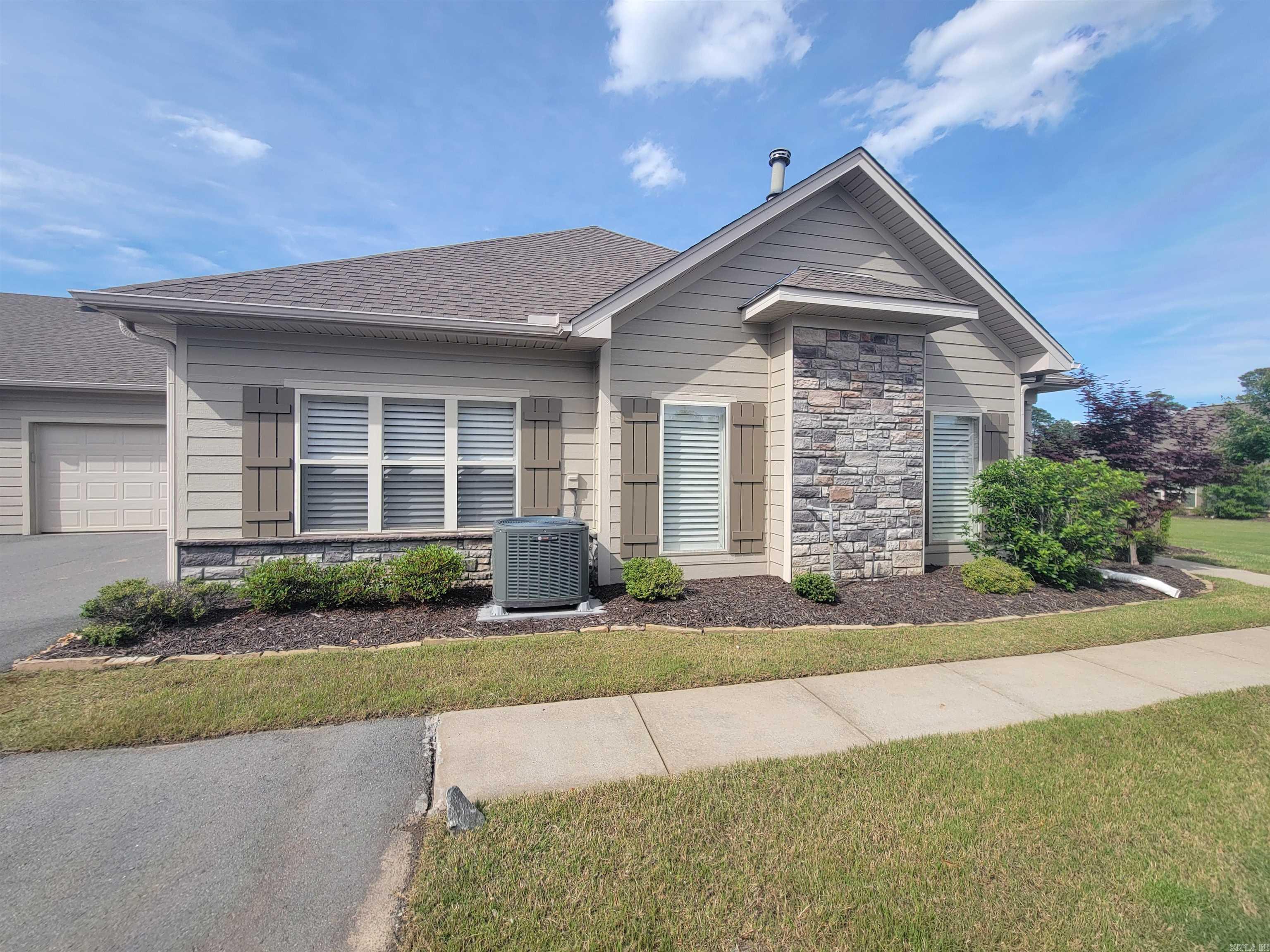 MOUNTAIN TERRACE ESTATES TOWNHOM - Residential