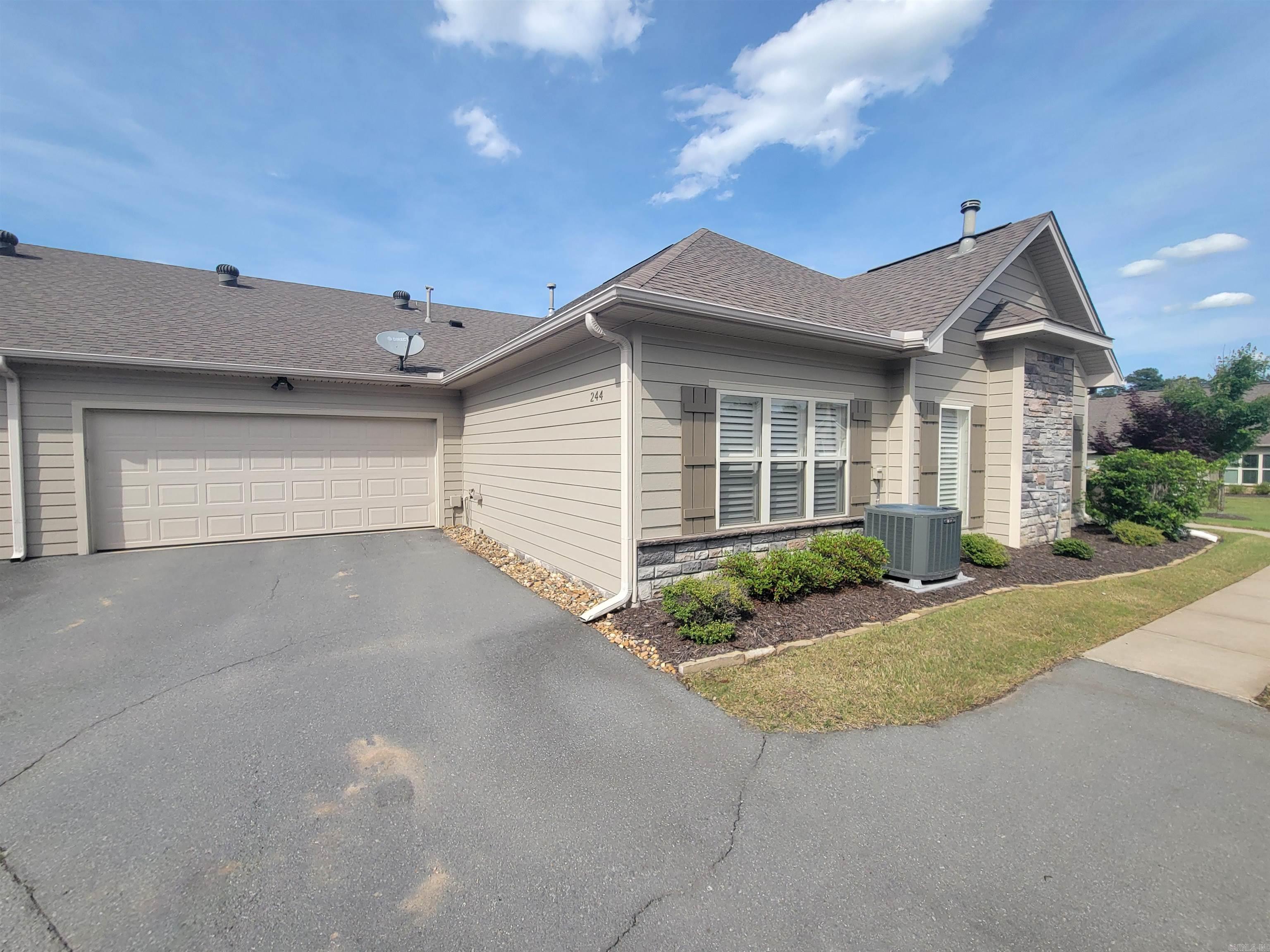 MOUNTAIN TERRACE ESTATES TOWNHOM - Residential