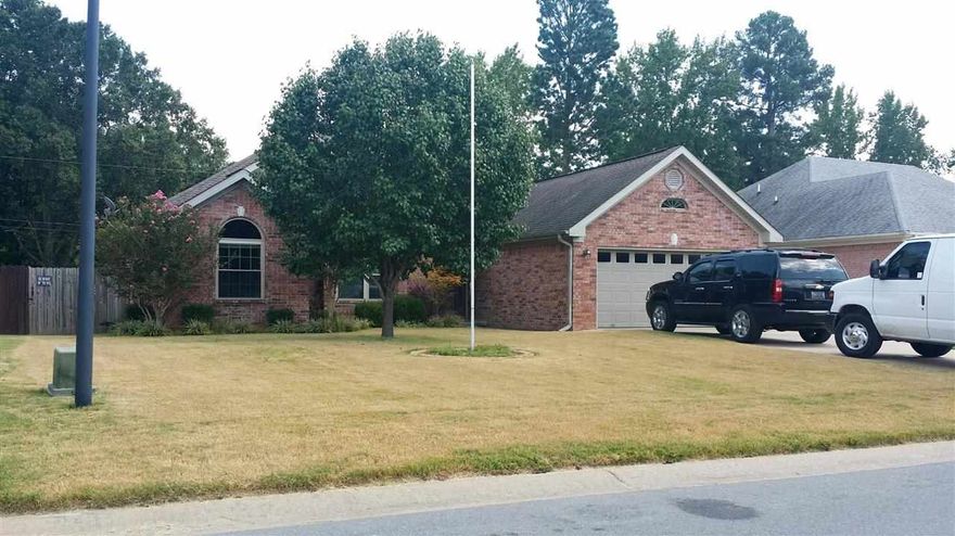 3 Bedrooms, 2 baths home with approx 2154 sq. sf., split bedroom floor plan, sunroom could be used as 4th bedroom. Master has jetted tub and walk-in closet. Privacy fenced backyard with gazebo.