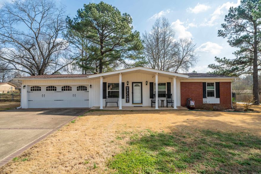 What a Great Home in the Lakeside Area! Featuring a Brick Exterior, Great Curb Appeal and a Fully Fenced Corner Lot, this Home Awaits its New Owners... Step Inside to a Fresh Interior offering 2 Living Areas, Centrally located Dining and Kitchen, 3 Bedrooms with Good Closets, 2 Stylish Bathrooms, and a Nice Laundry Room. All Furnishings, Refrigerator, Washer & Dryer Convey and you will have Peace of Mind with the Generac Generator! Call Today for a Showing and make this Gem your Family's New Home!