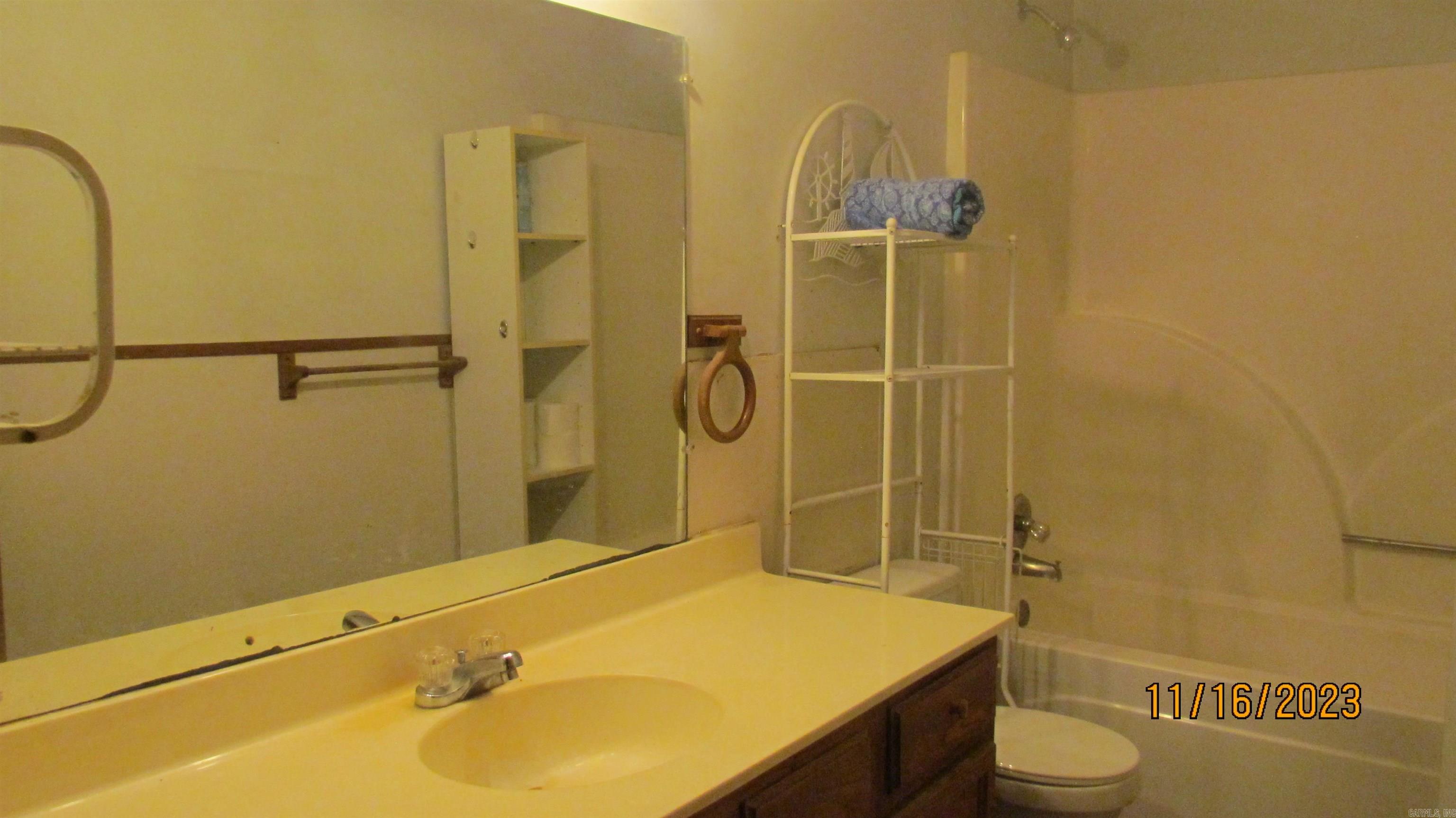 KELLY ACREAGES - Residential