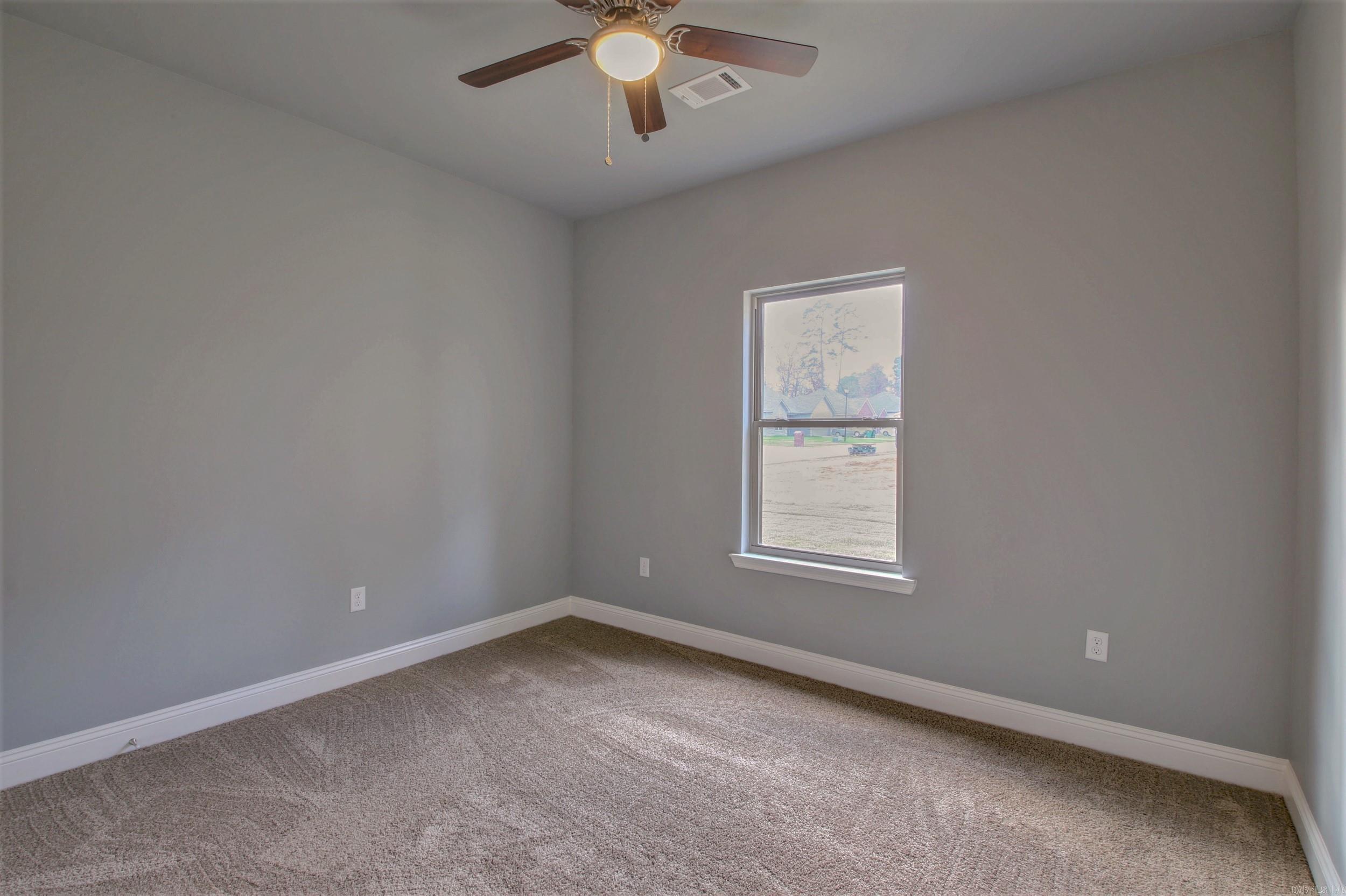 Springtree Villiage - Land