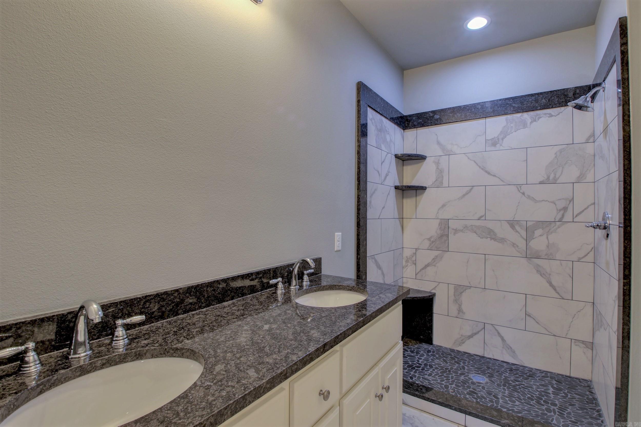 Springtree Villiage - Land