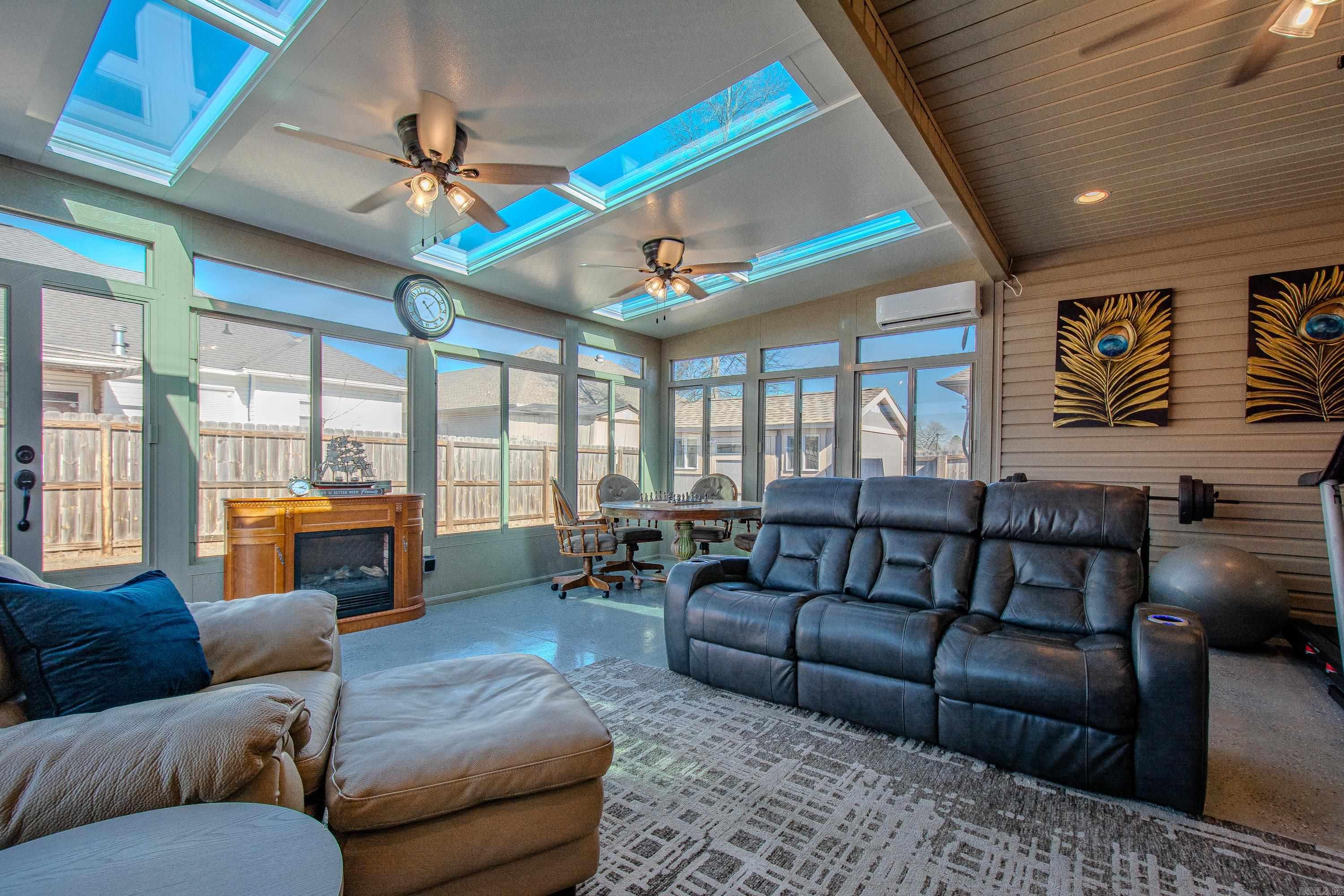 BENTLEY COURT - Residential