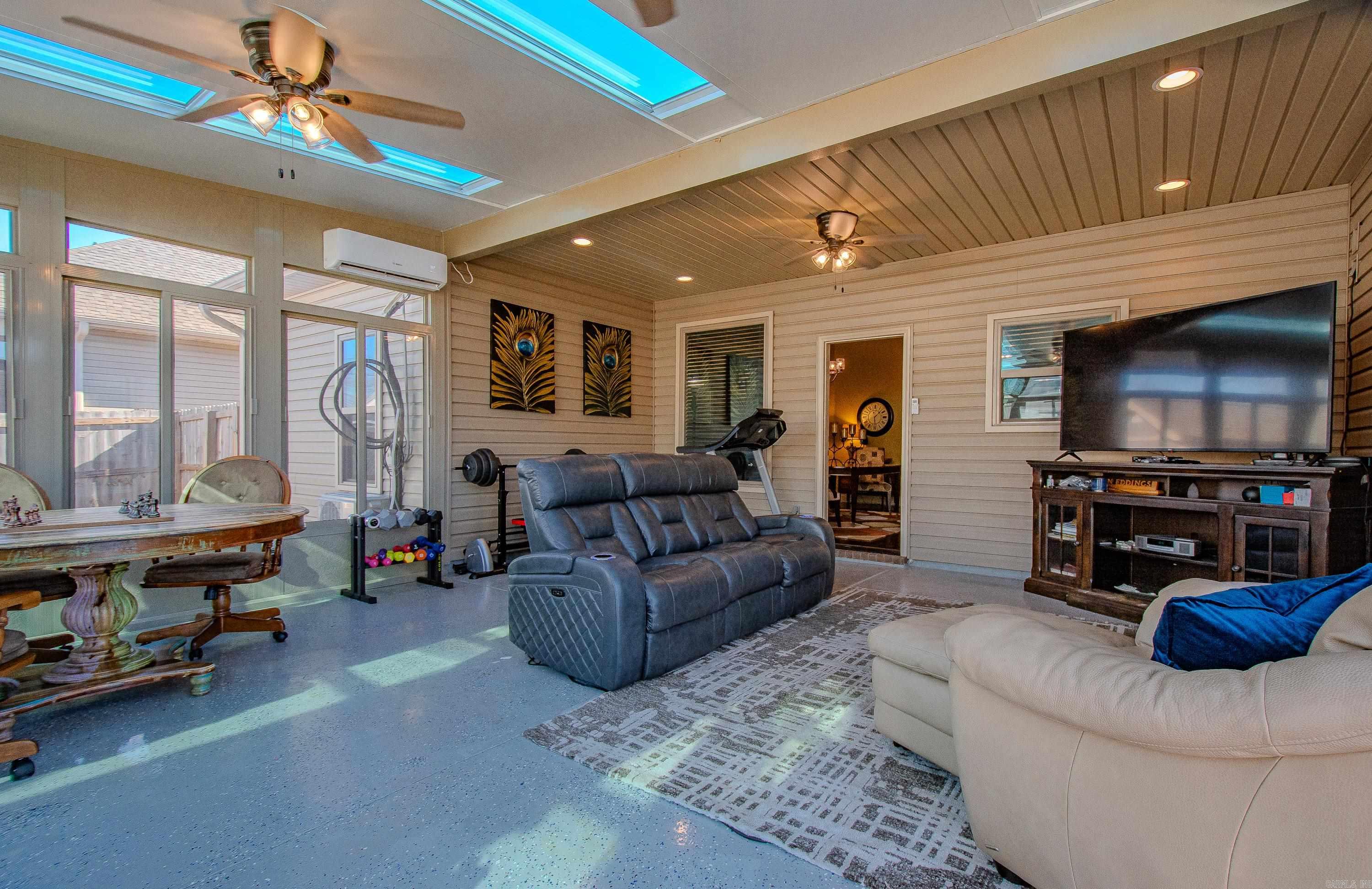 BENTLEY COURT - Residential