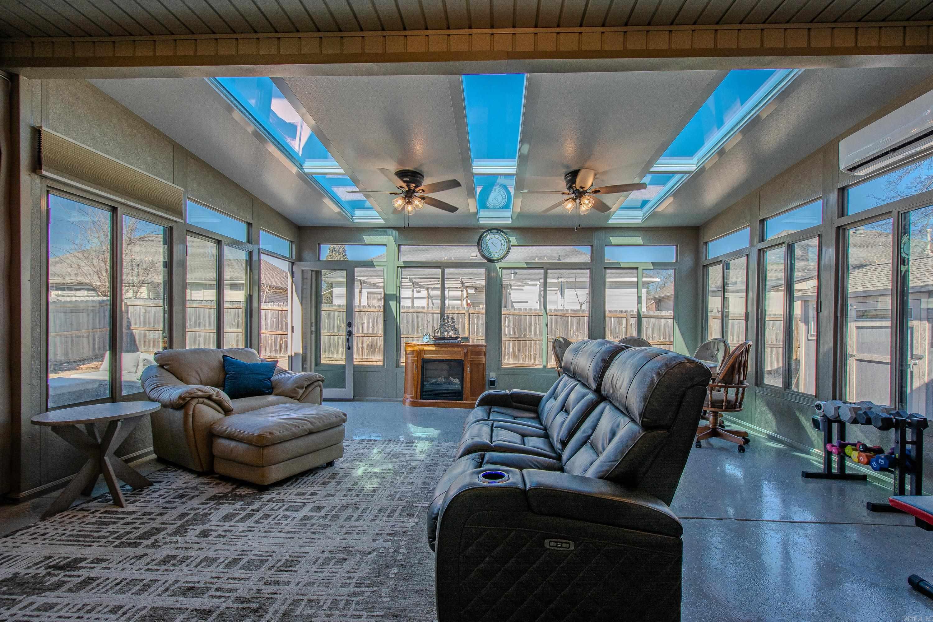 BENTLEY COURT - Residential