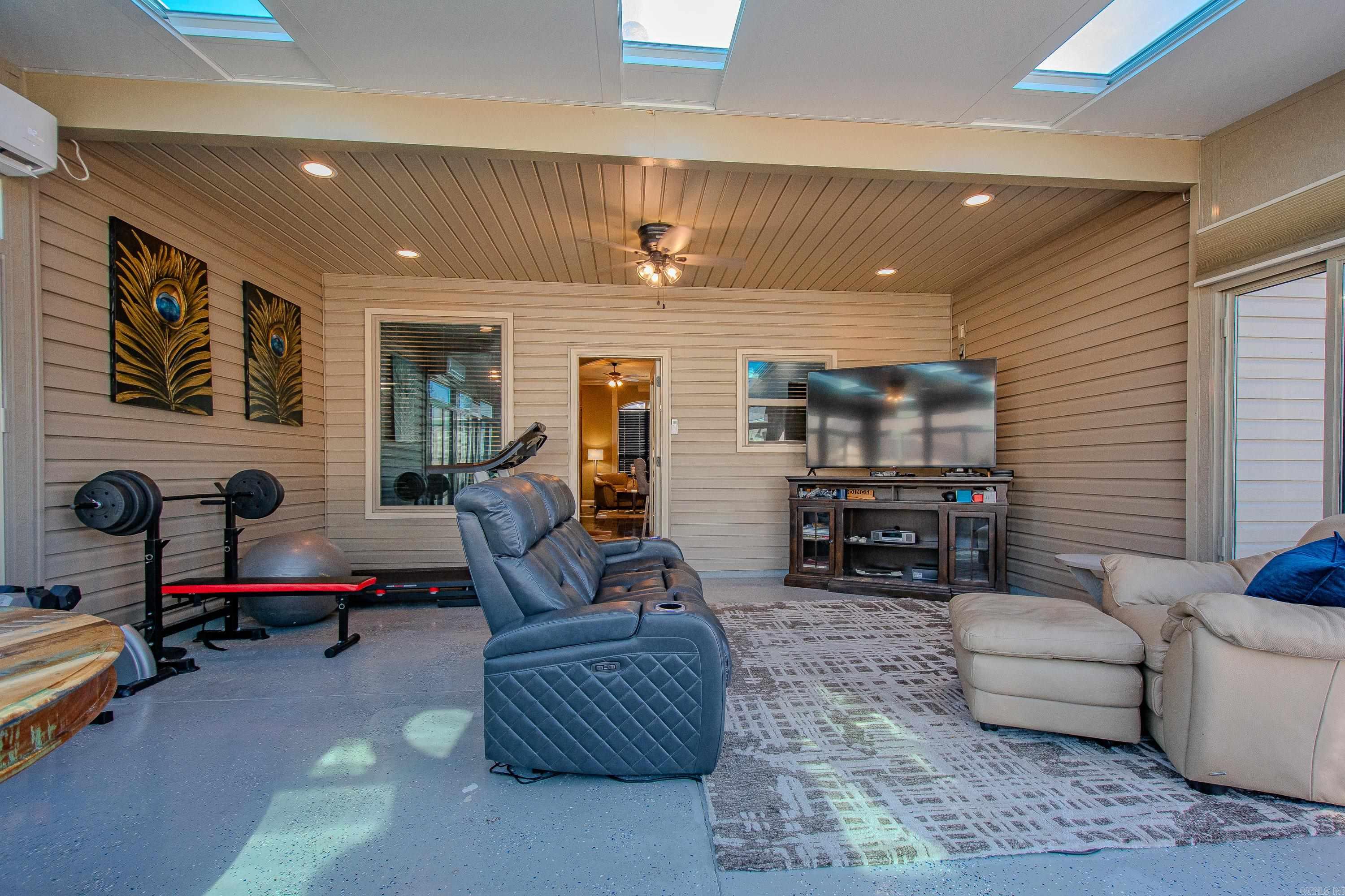 BENTLEY COURT - Residential