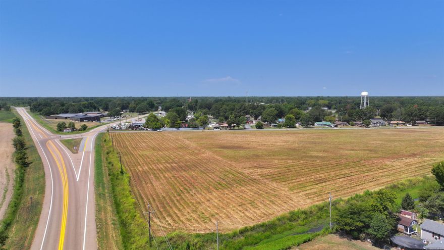 15± Acres with Highway Frontage – Clarendon, AR Prime opportunity to own 15± acres of versatile land located directly on Highway 79 in Clarendon, Arkansas. With roads on three sides, this property offers excellent visibility and easy access, making it ideal for residential, commercial, or a multitude of other uses. Highway frontage, utilities onsite, and proximity to the White River and abundant outdoor recreation, this tract presents endless potential for development or investment. Don’t miss your chance to own this acreage.
