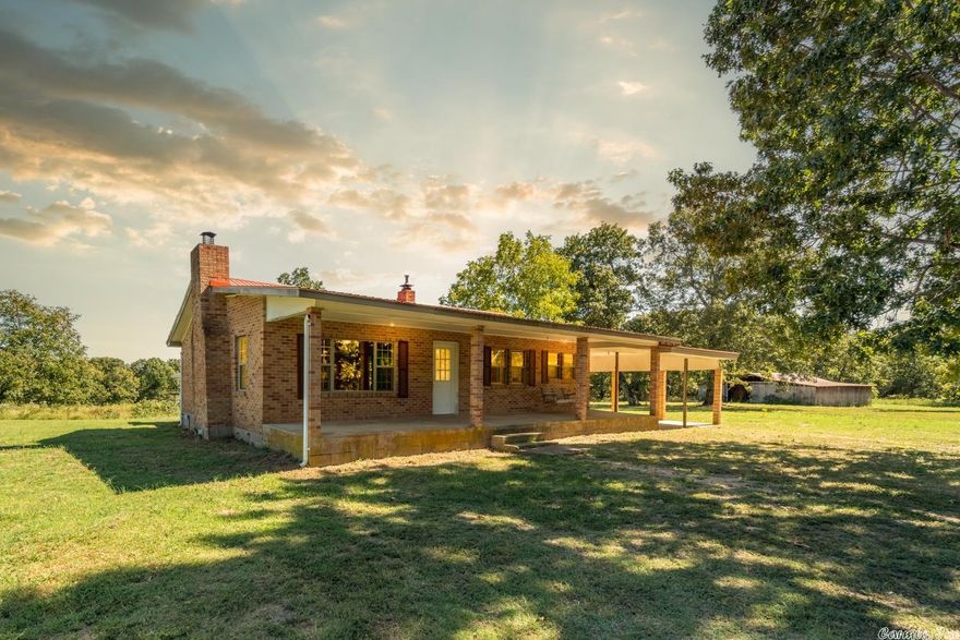 This 3 bed/1 bath house sits on a mix of pasture and hardwoods. The home is 1200 sq ft with a bonus room and a full unfinished basement. Perfect hunters paradise with wildlife at your backdoor. The home is sitting on 62 acres m/l and  has new electrical and new HVAC but will need a well and some work done to the house. Utilities with Clay County Electric.