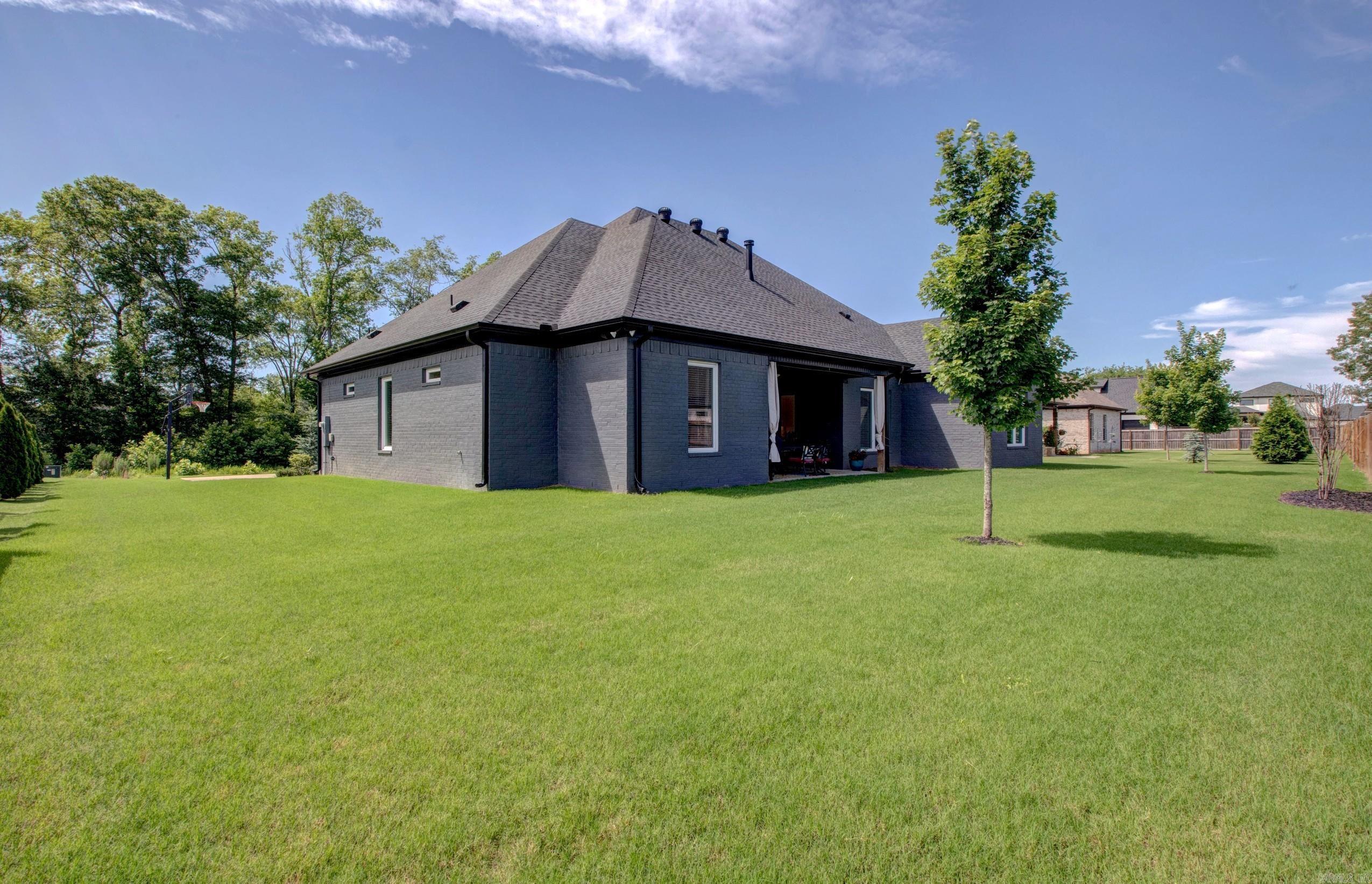 THE POINTE HURRICANE ESTATES - Residential