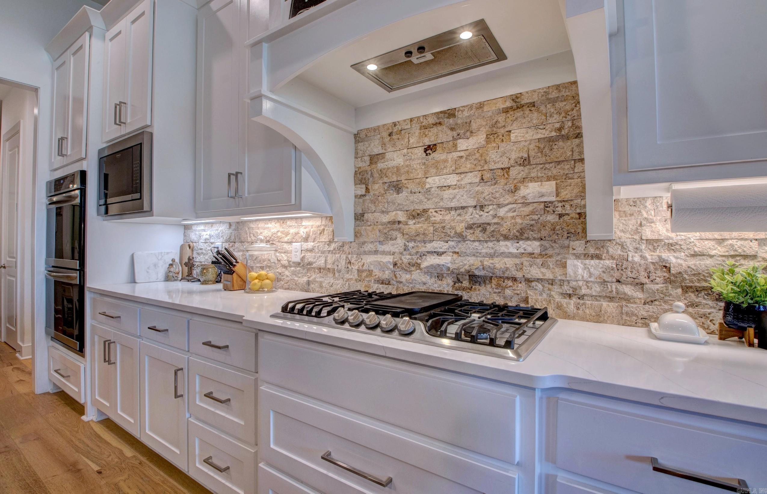 THE POINTE HURRICANE ESTATES - Residential