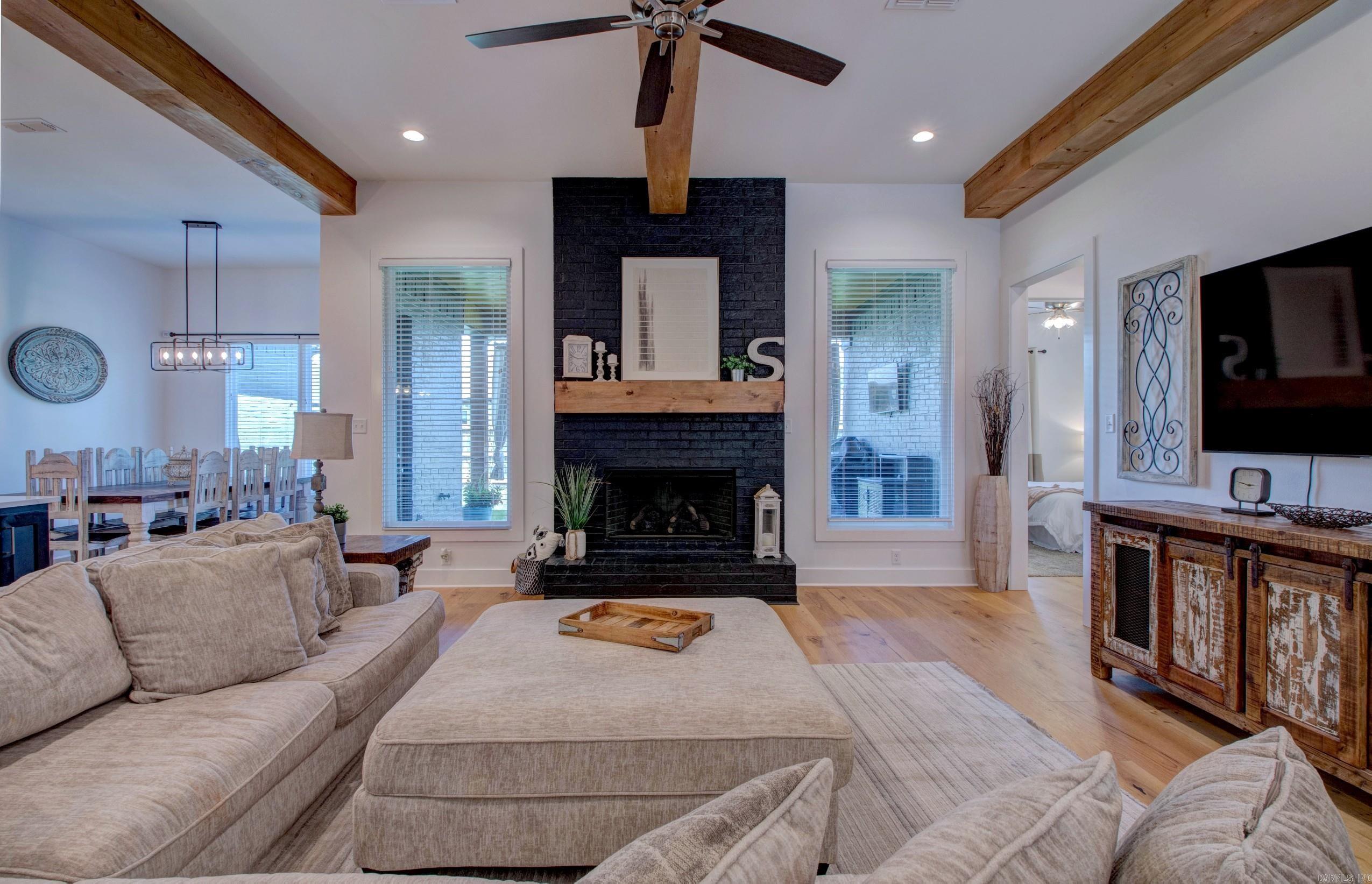 THE POINTE HURRICANE ESTATES - Residential