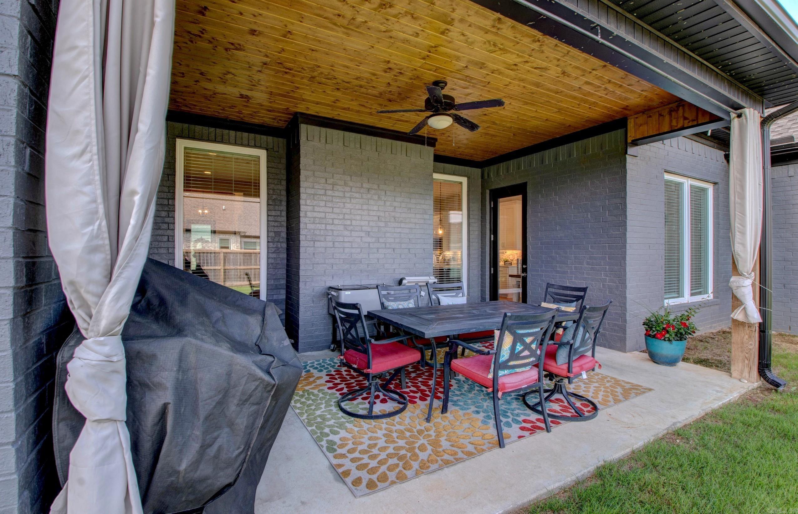 THE POINTE HURRICANE ESTATES - Residential