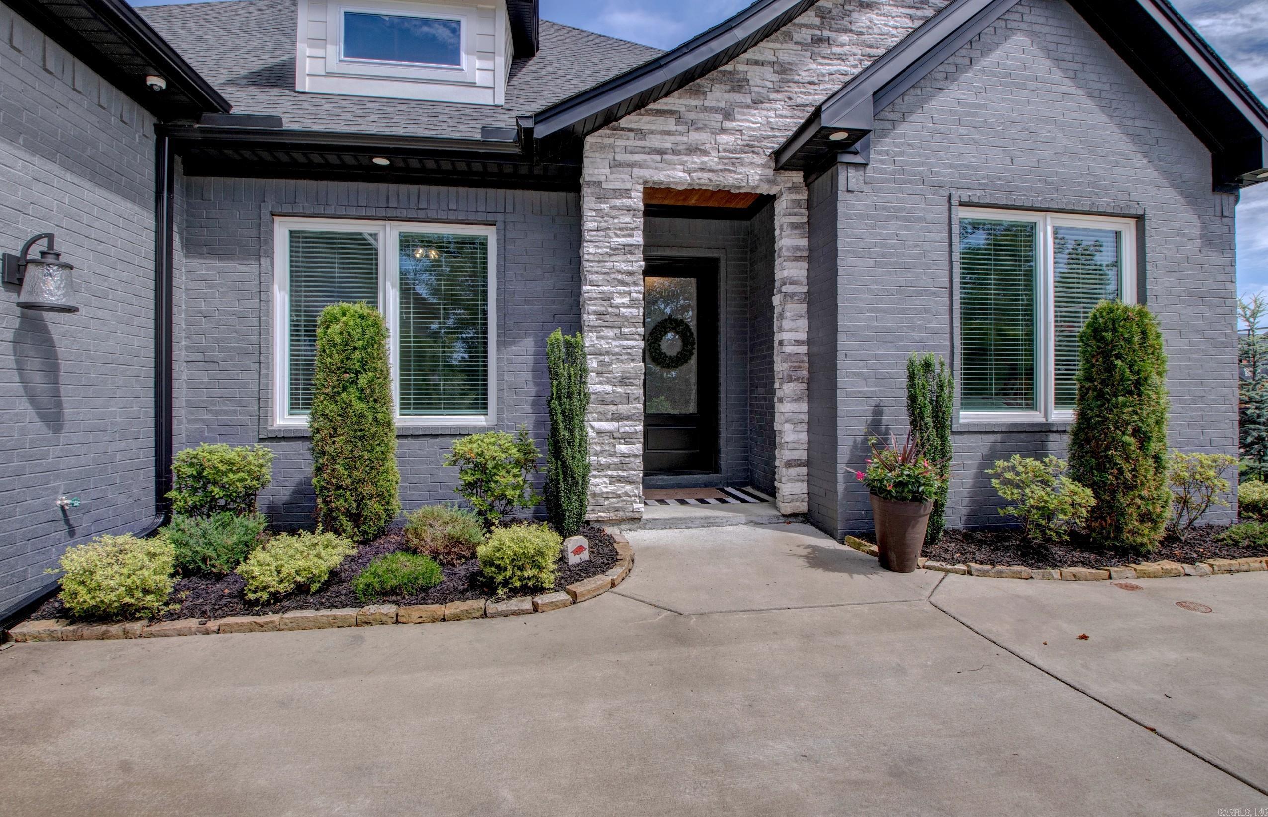 THE POINTE HURRICANE ESTATES - Residential