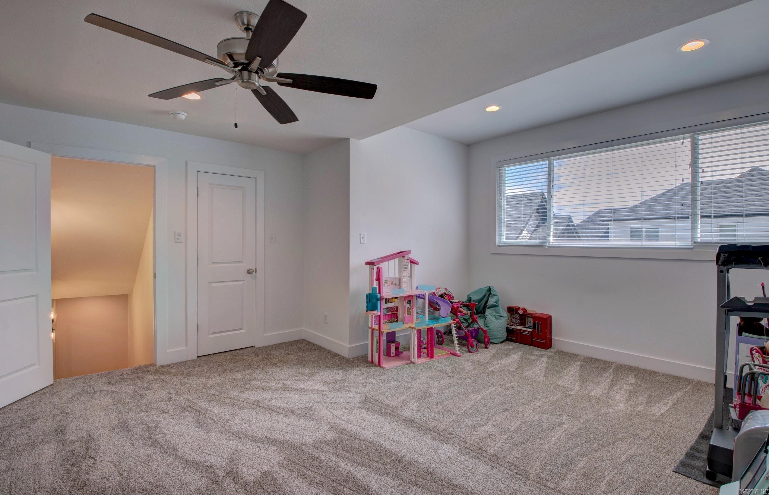 THE POINTE HURRICANE ESTATES - Residential