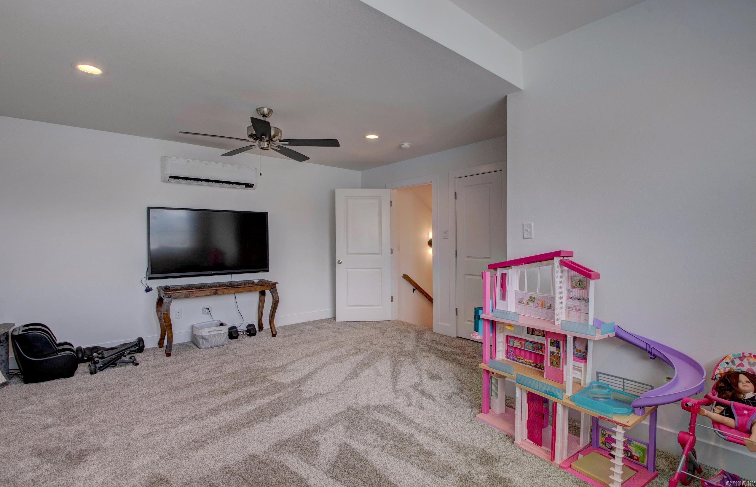 THE POINTE HURRICANE ESTATES - Residential