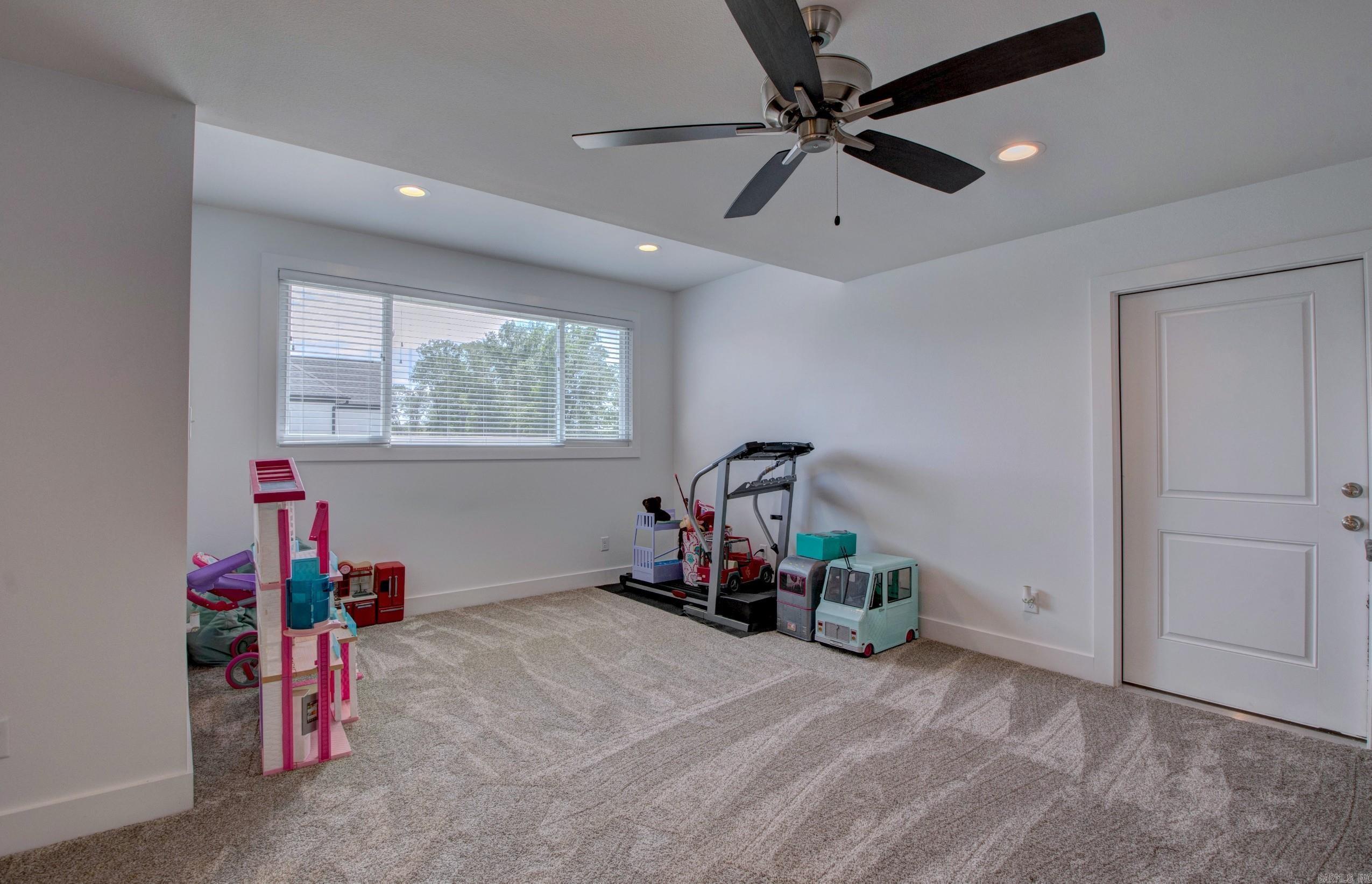 THE POINTE HURRICANE ESTATES - Residential