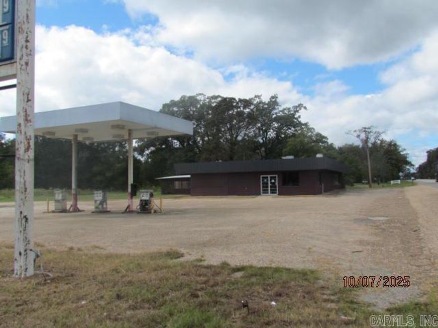 This is your chance to start a wonderful new business.  Sitting on 2.45 Acres, wonderful building with some updates, was previously a Restaurant, store, bait shop with two dining areas, one up front and one in private room to accommodate a large crowd.  There are also 4 camper hookups as well as a outside cook shack.  You just need a great vision to fulfill your dreams. This is one you must see to know all the amenities of this property.