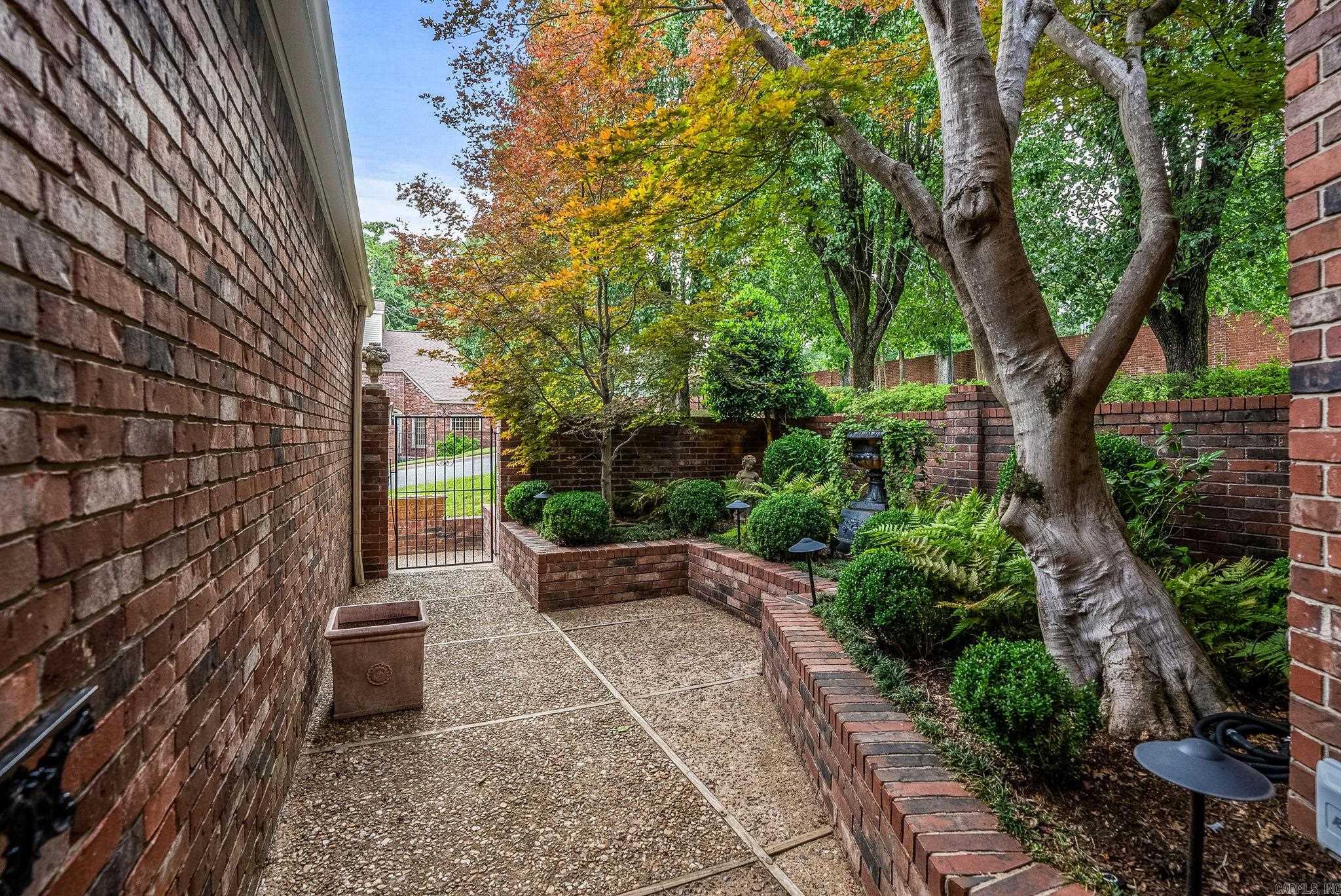 WOODRIDGE TOWNHOMES - Residential