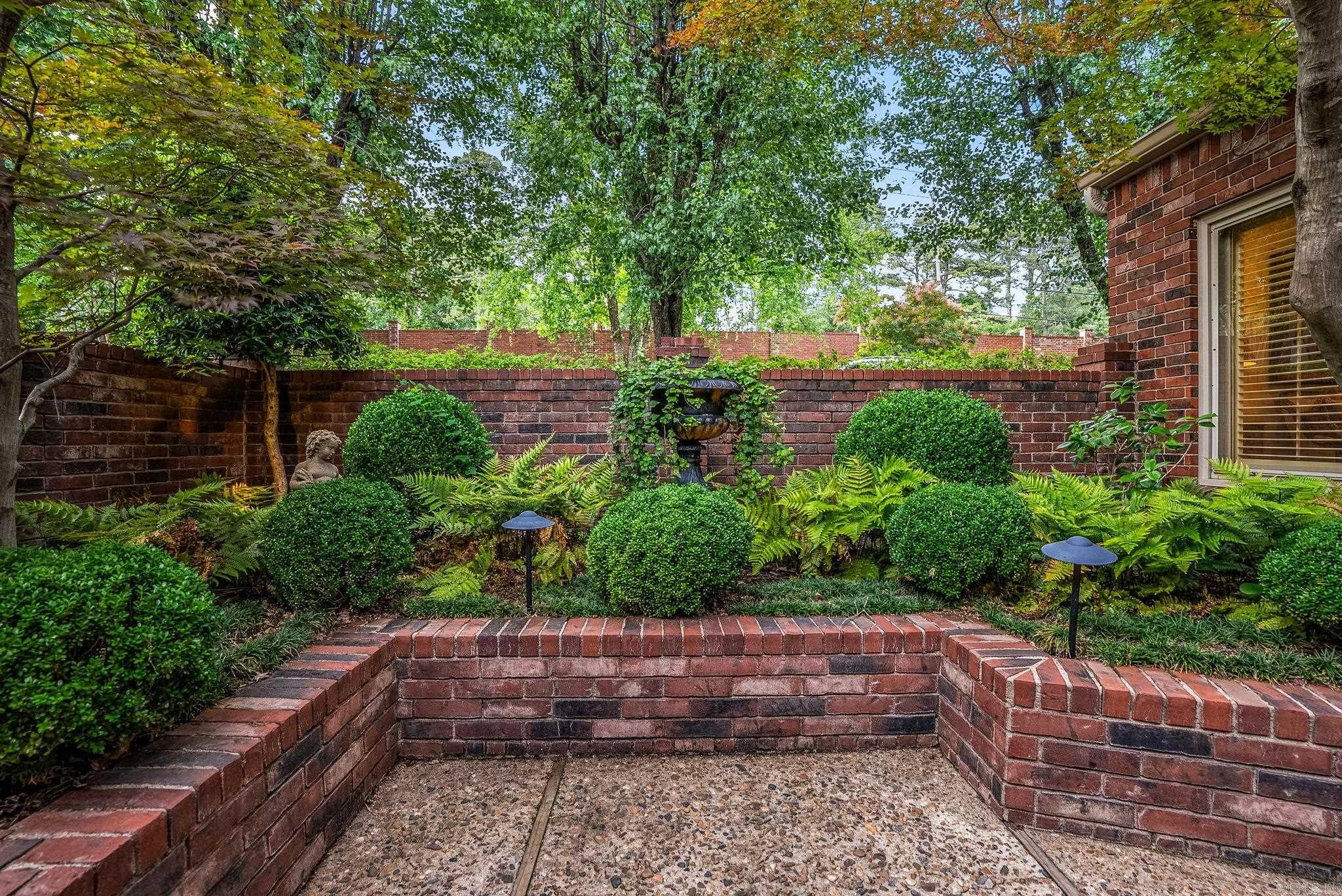 WOODRIDGE TOWNHOMES - Residential