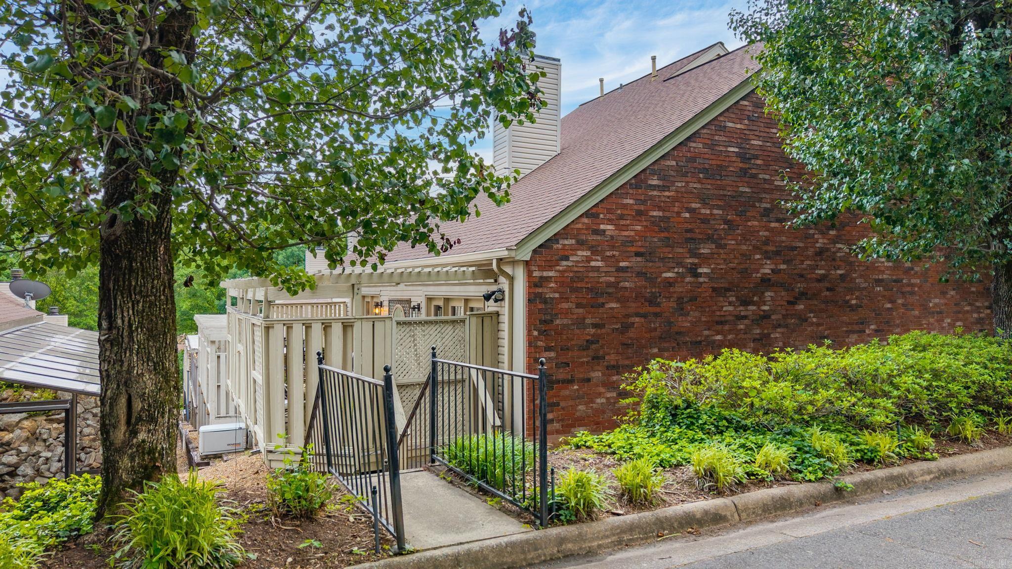 WOODRIDGE TOWNHOMES - Residential