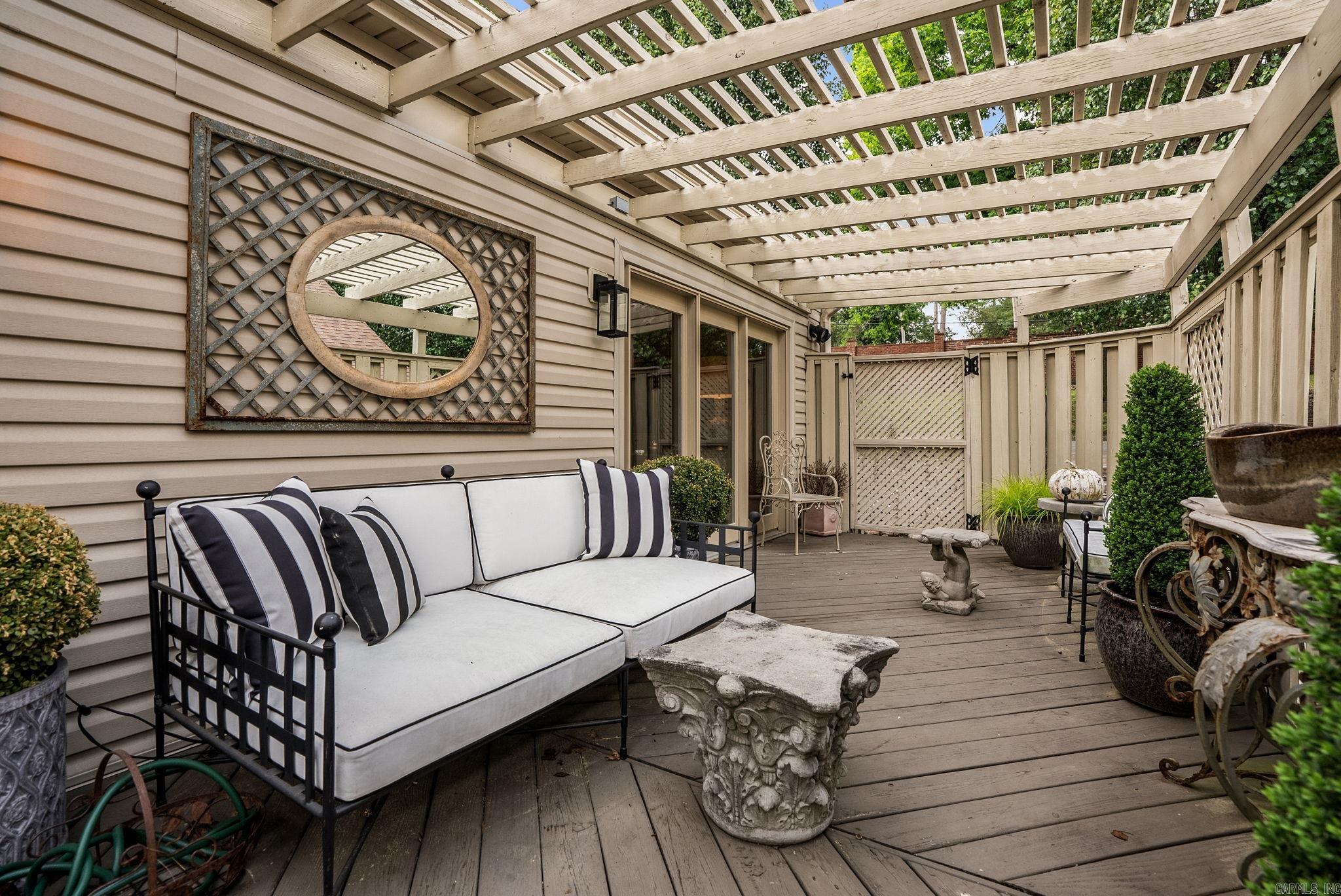 WOODRIDGE TOWNHOMES - Residential