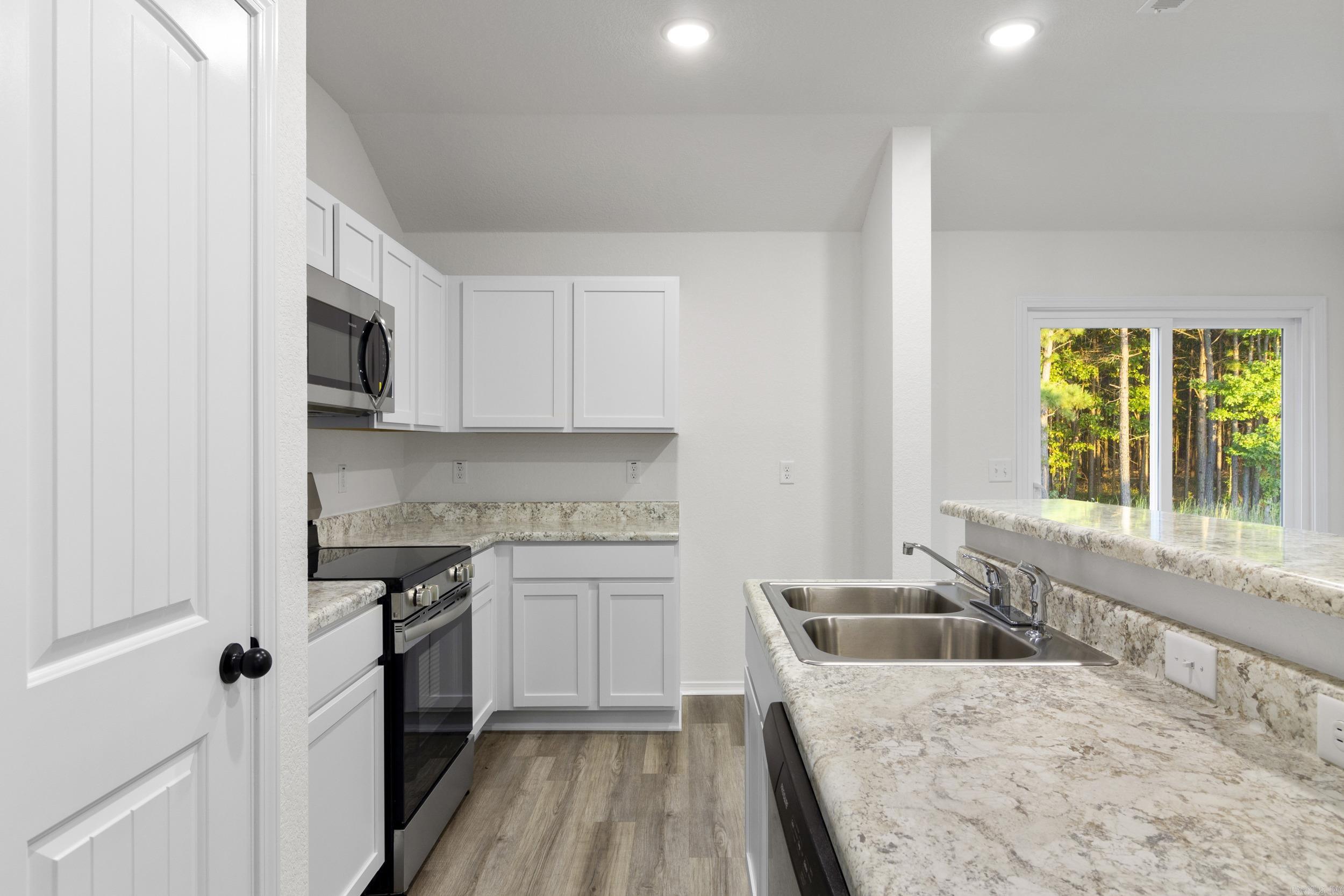 COUNTRY CLUB OF ARK THE - Residential