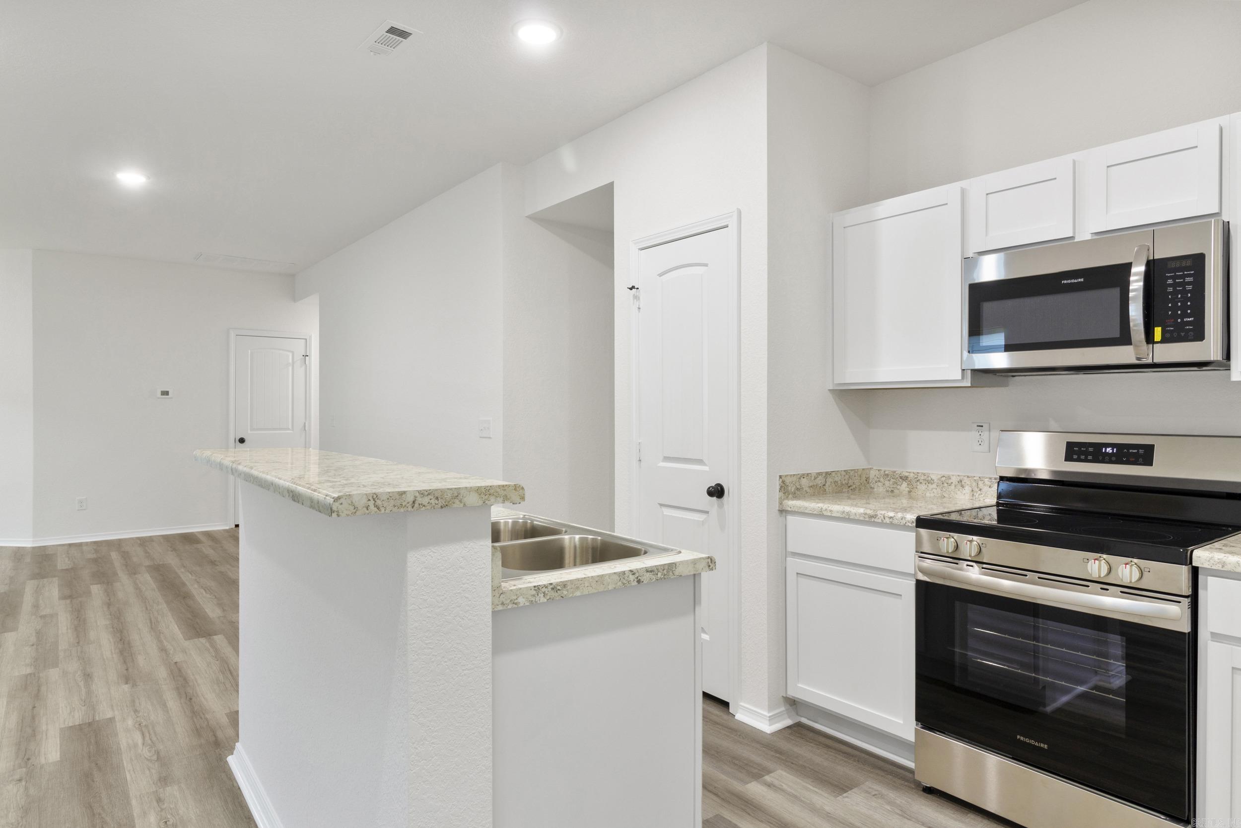 COUNTRY CLUB OF ARK THE - Residential