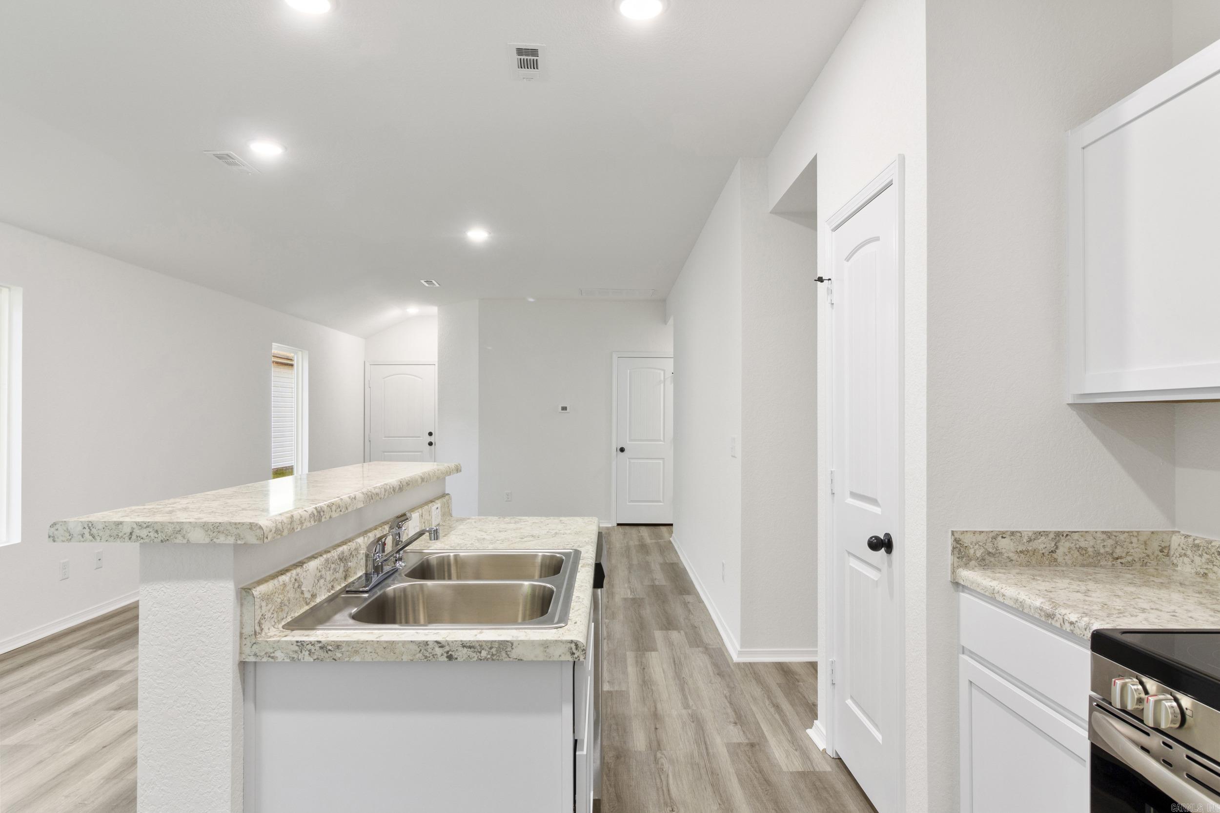 COUNTRY CLUB OF ARK THE - Residential