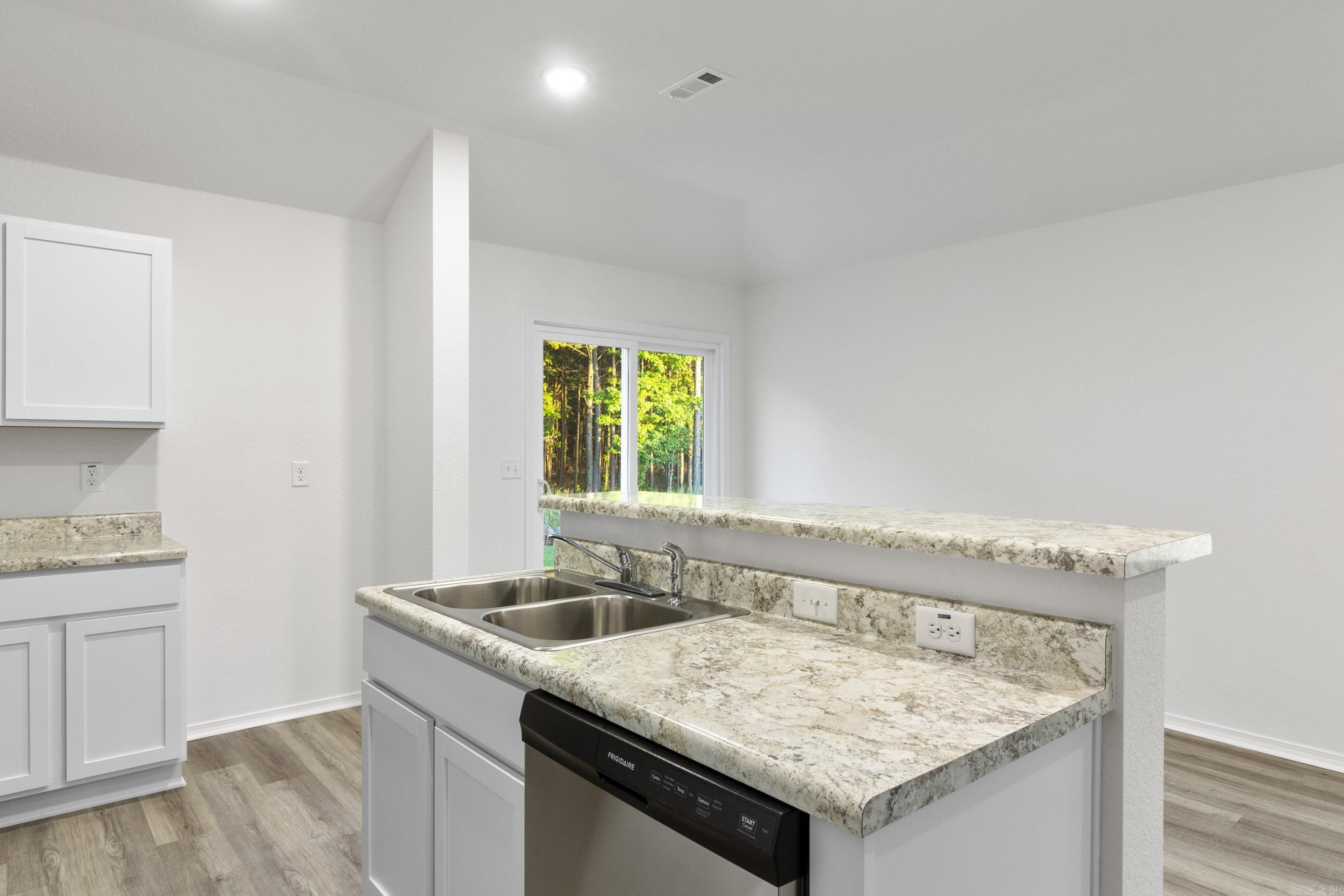 COUNTRY CLUB OF ARK THE - Residential