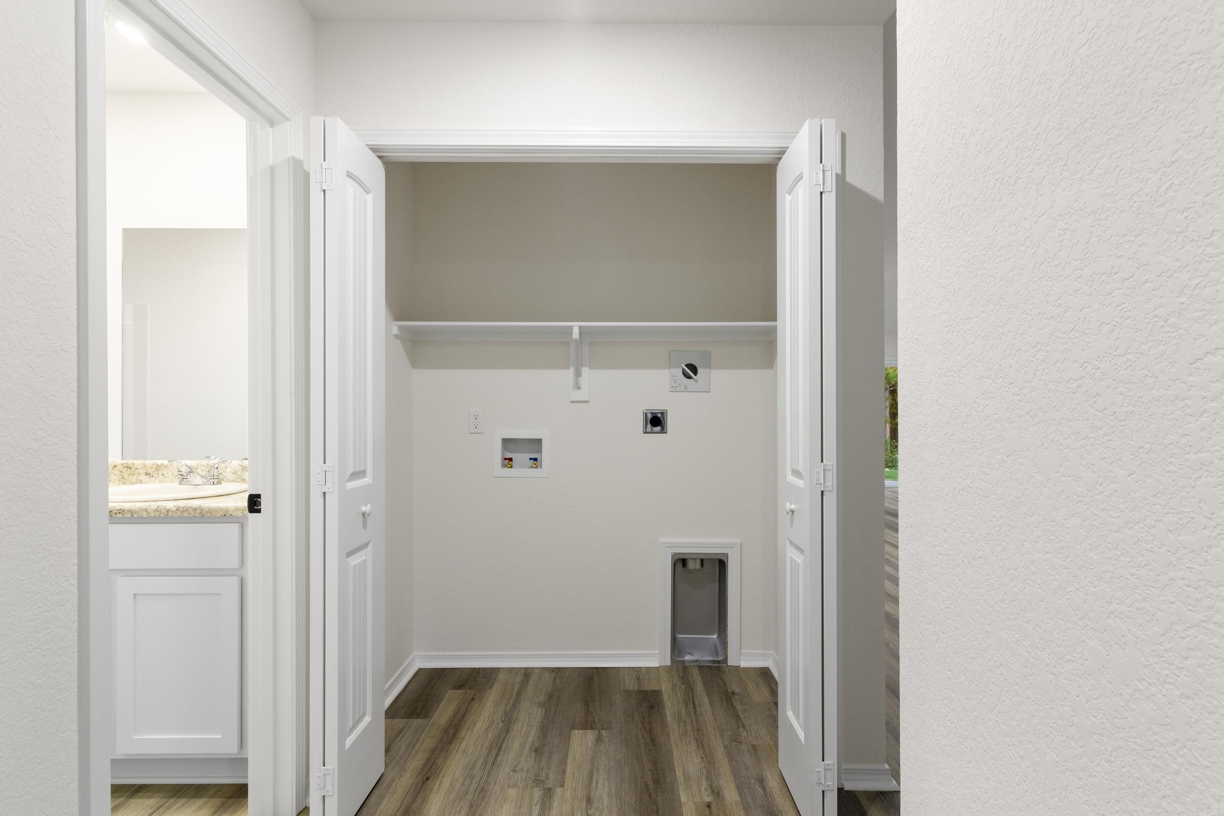 COUNTRY CLUB OF ARK THE - Residential