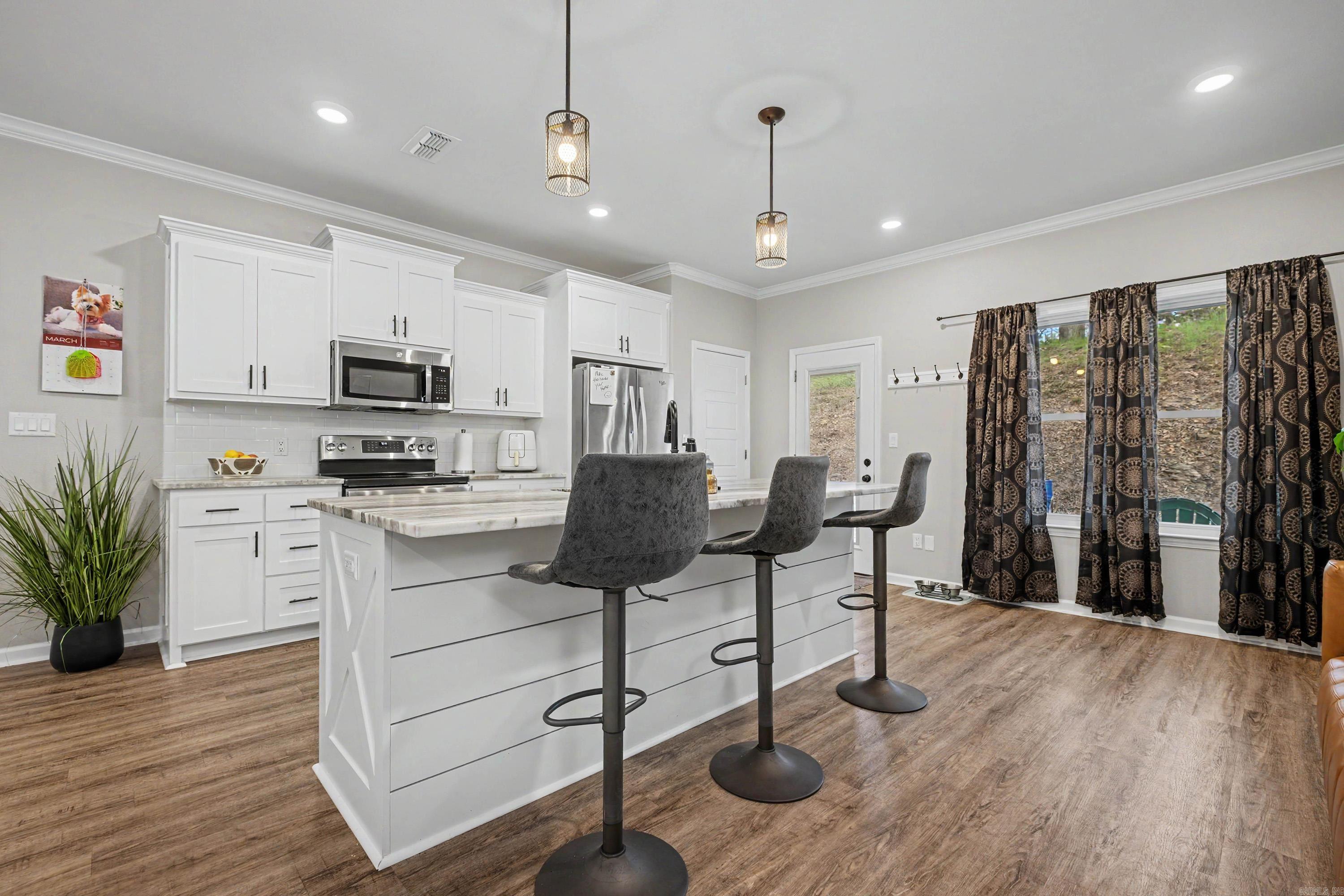 DIAMONDHEAD J - Residential