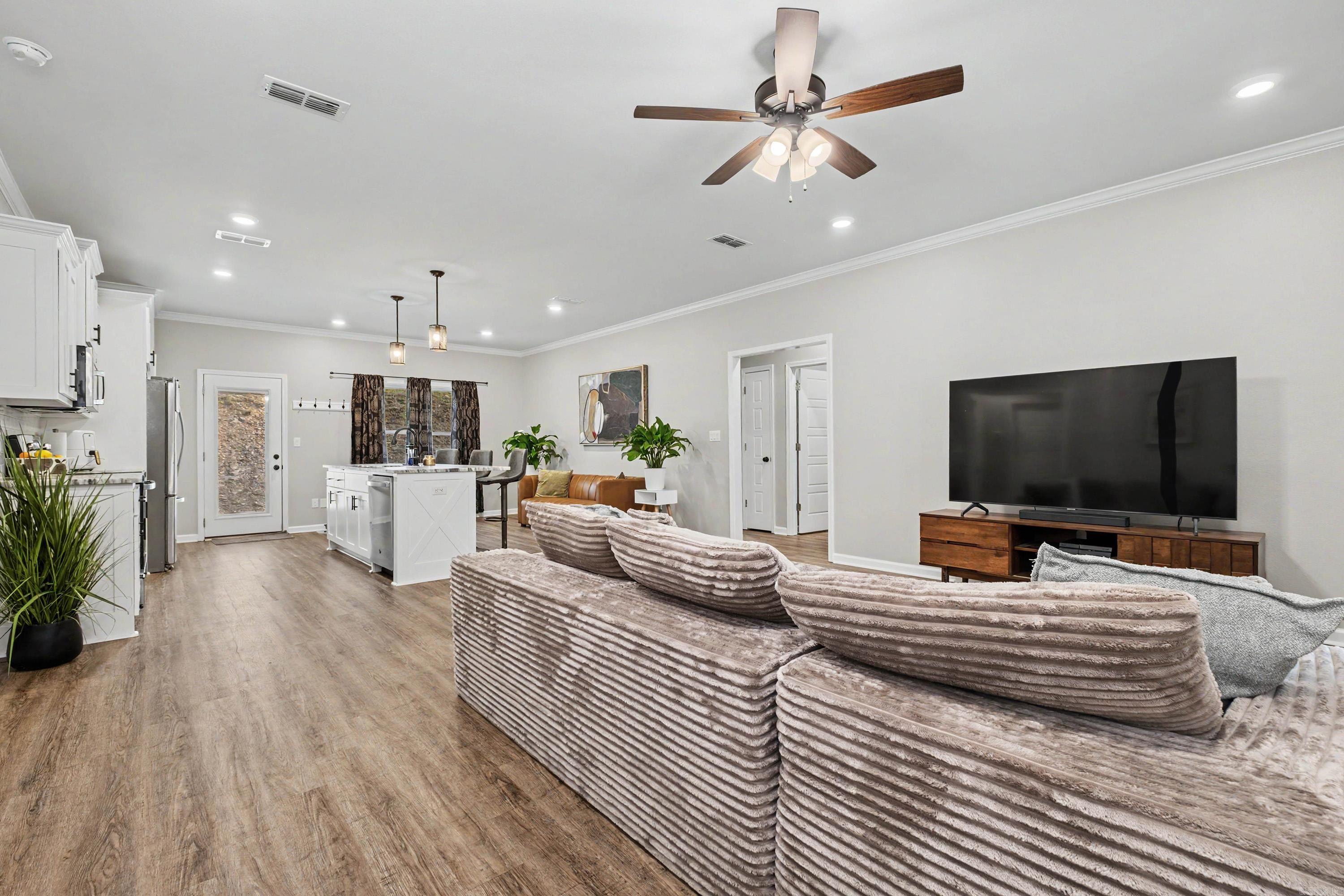 DIAMONDHEAD J - Residential