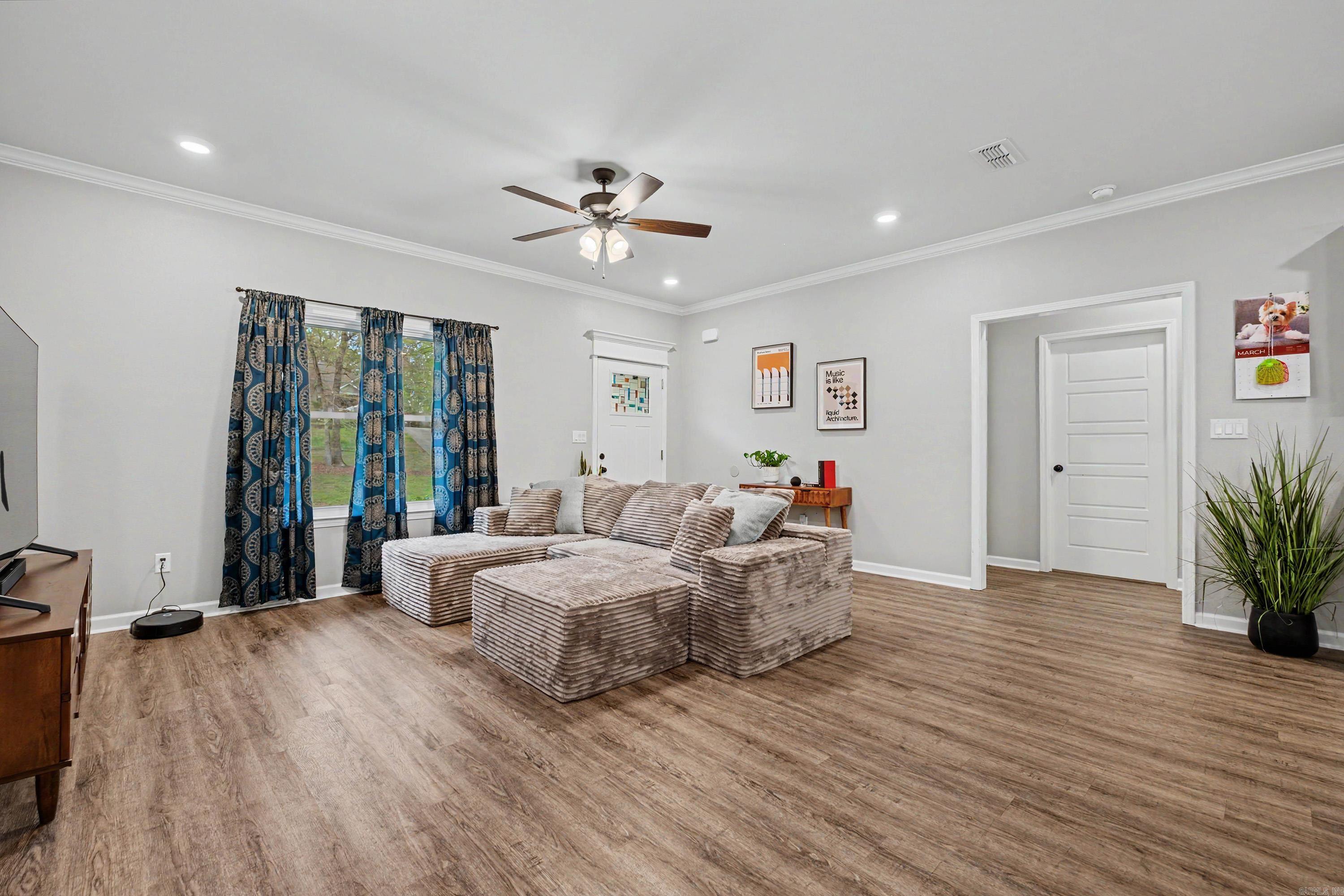 DIAMONDHEAD J - Residential